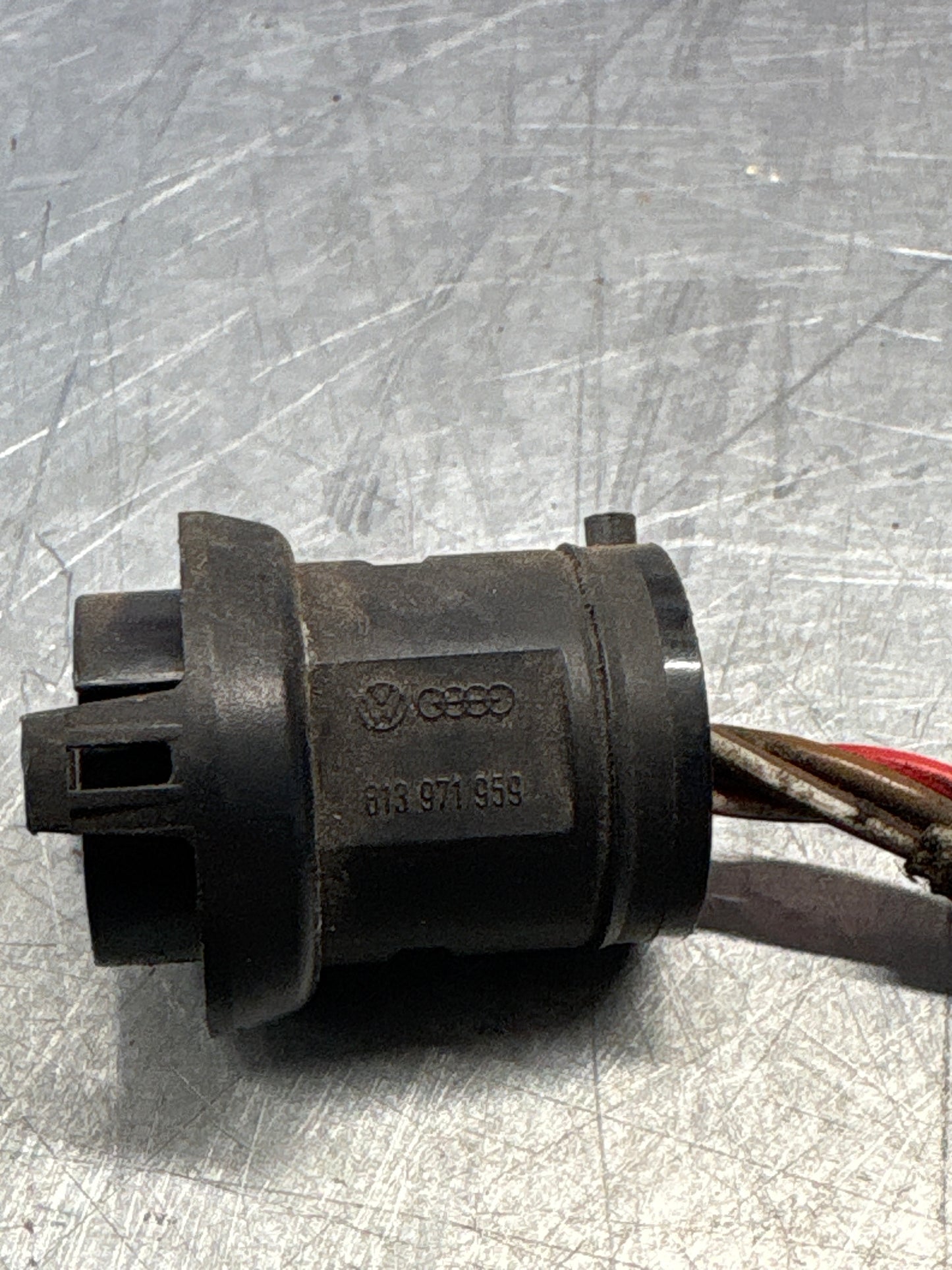 Porsche 911 pin plug connector harness, used 813971959