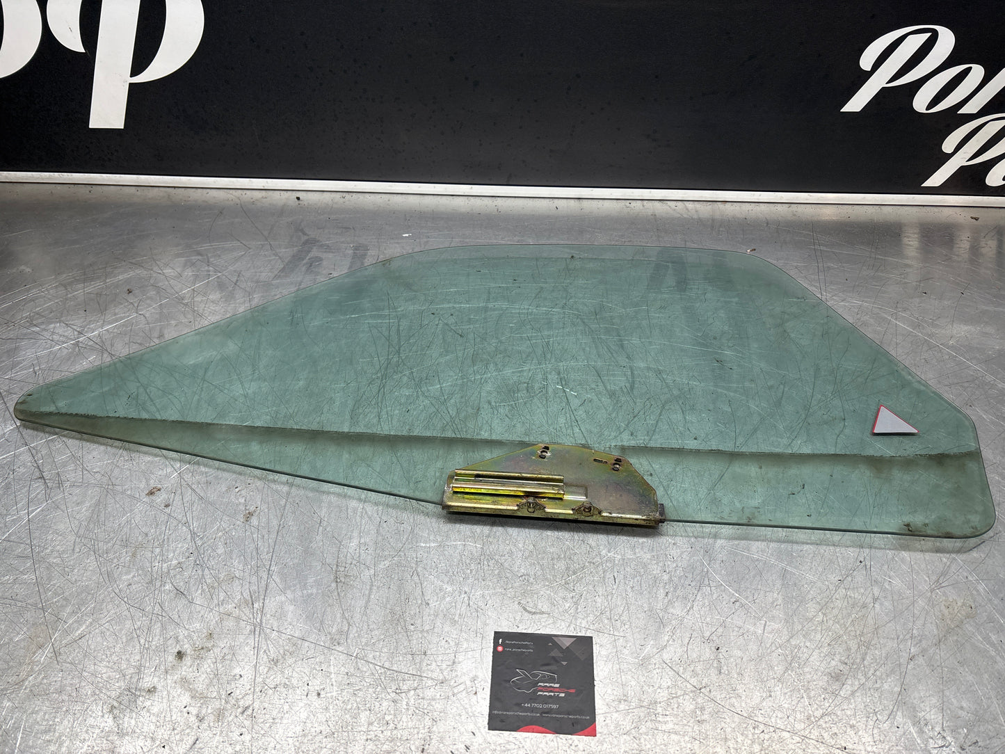 Porsche 928 Right hand side door window glass, green 92853710202 used