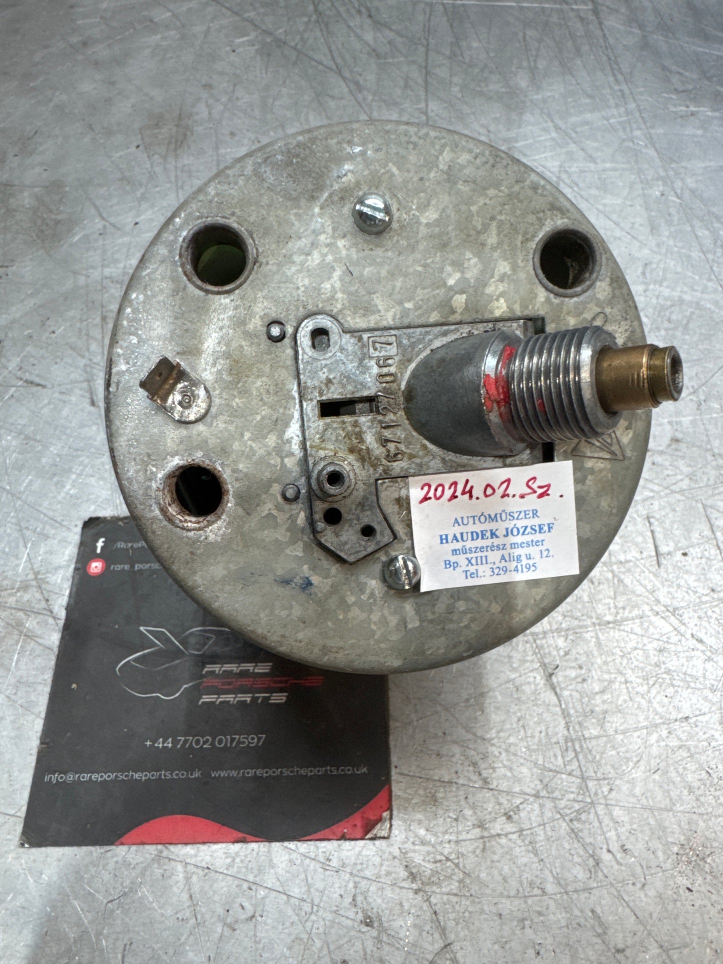 Porsche 924 Early km/h speedometer with 67k showing 477957021