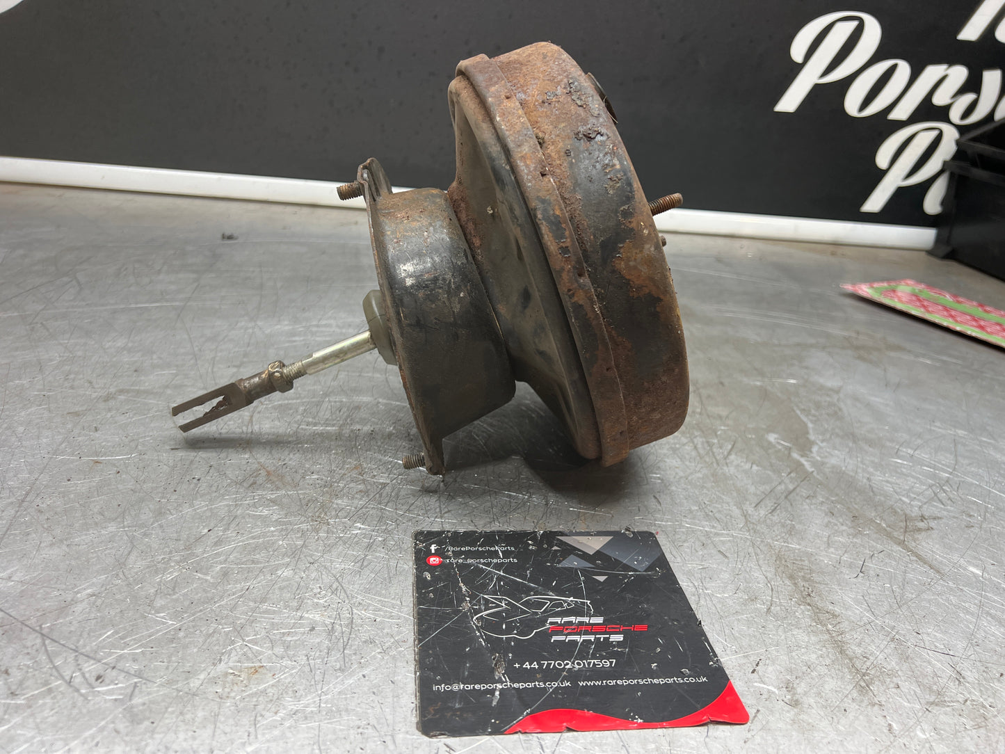 Porsche 944 924 brake booster, used 477611907H