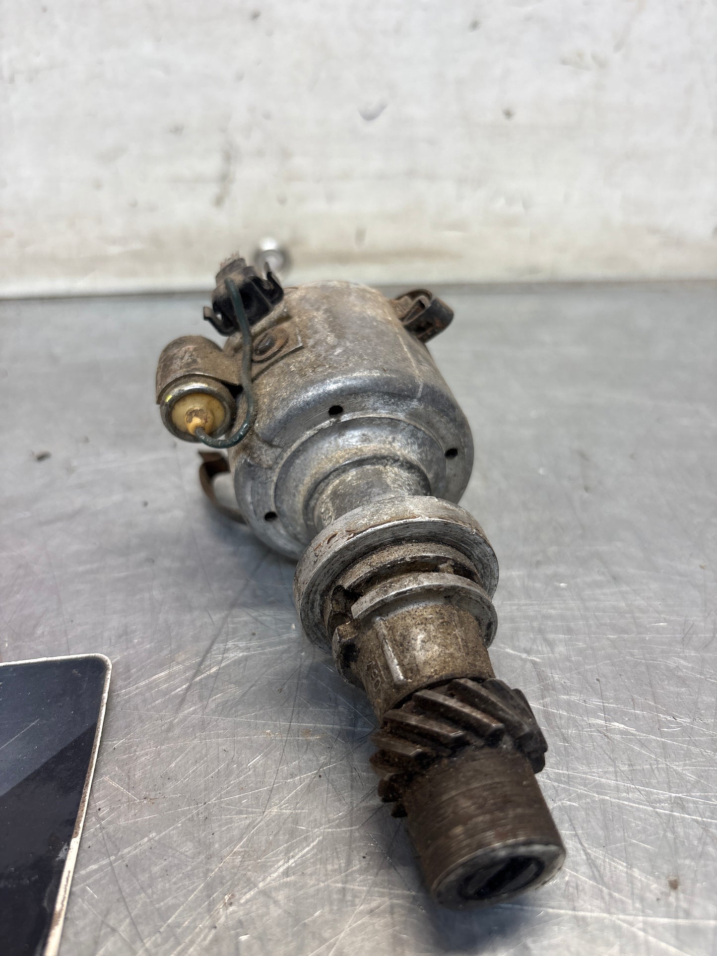 Porsche 924 ignition distributor, used 0231170202 / 047905205B