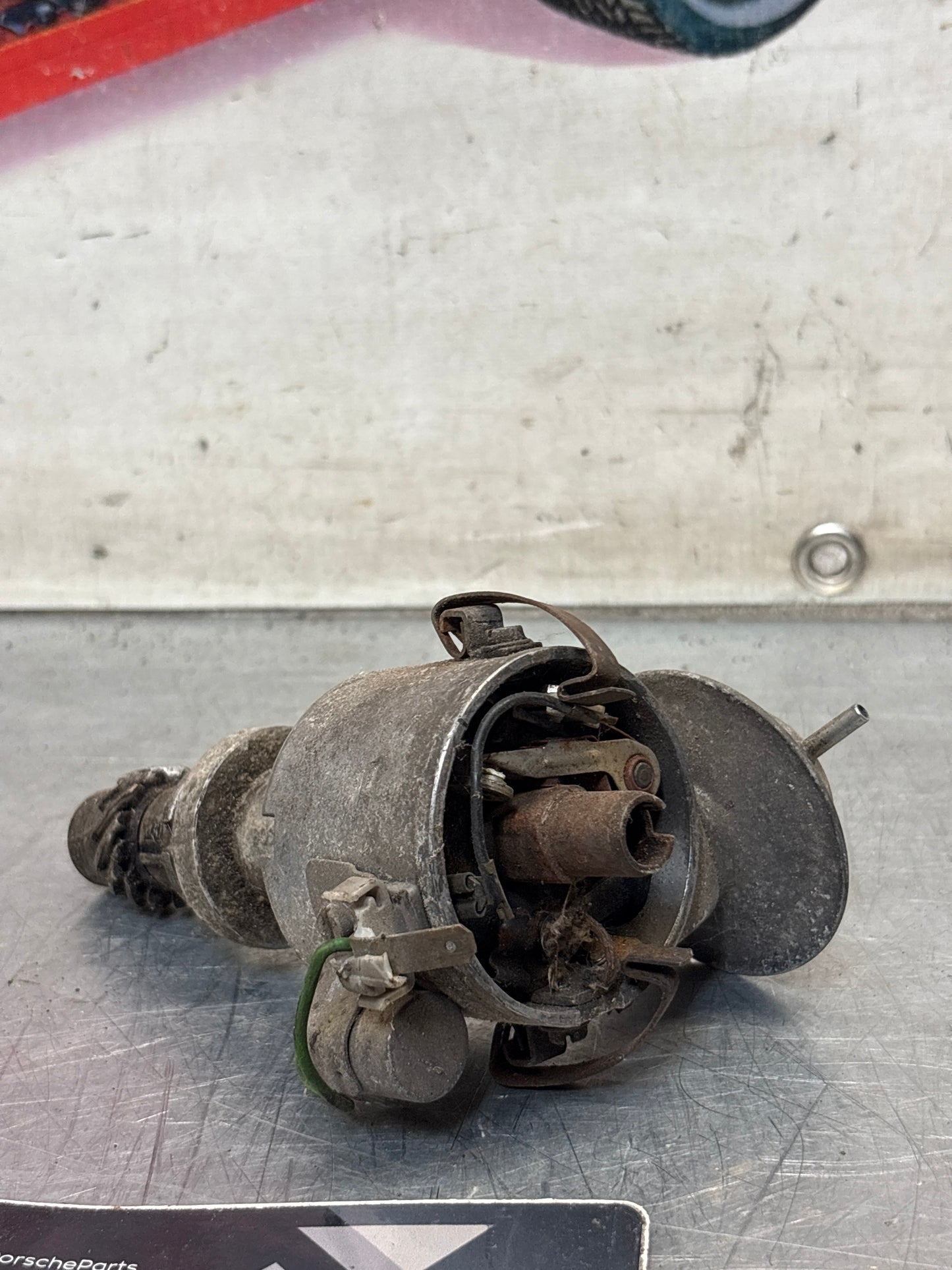 Porsche 924 ignition distributor, used 0231170202 / 047905205B