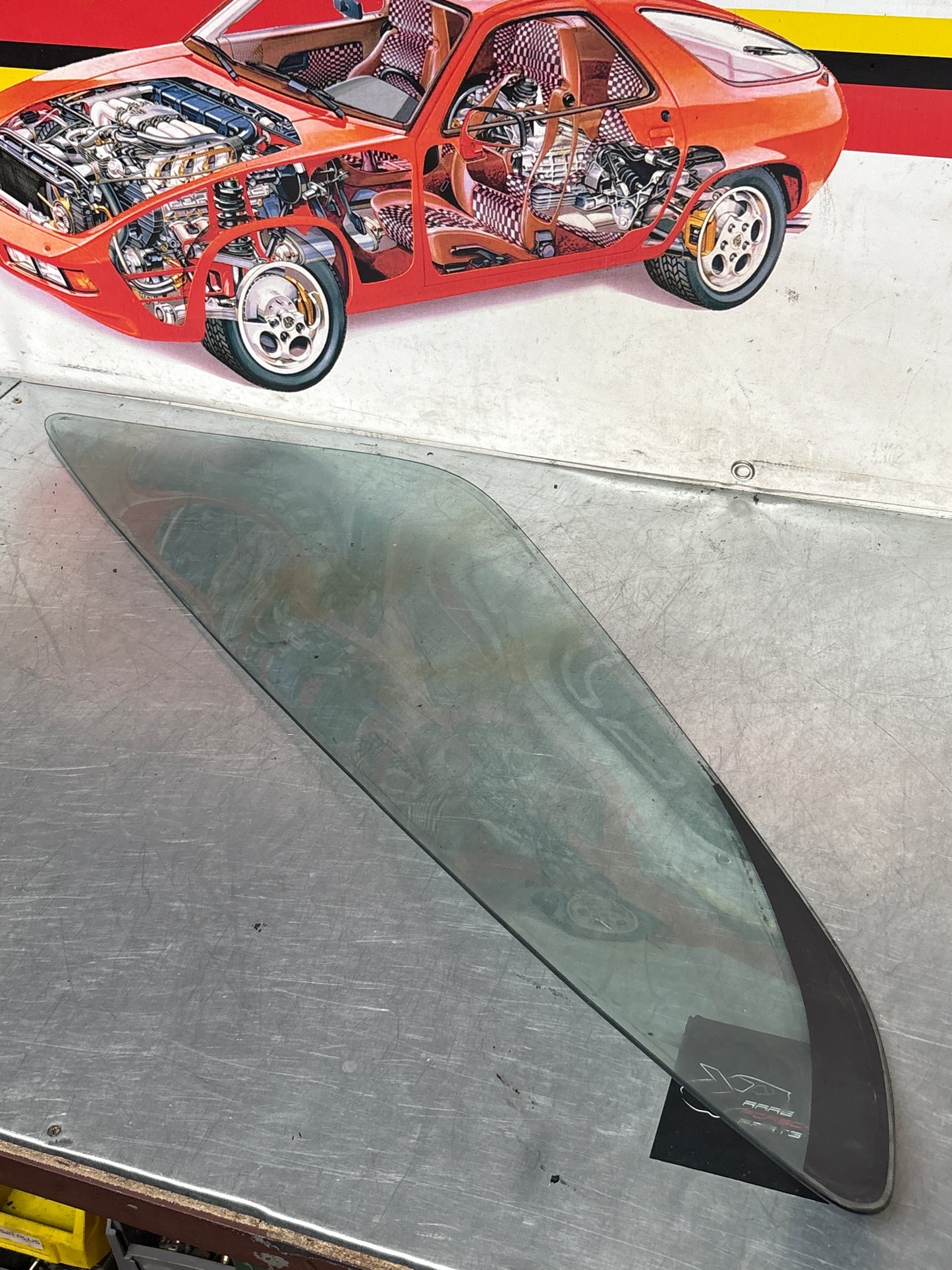 Porsche 928 S rear quarter side glass, left, green 92854310508 used