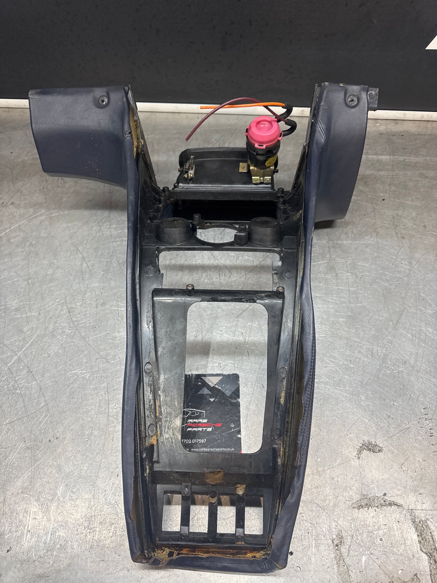 Porsche 928 blue leather centre console (RHD) 92855204308