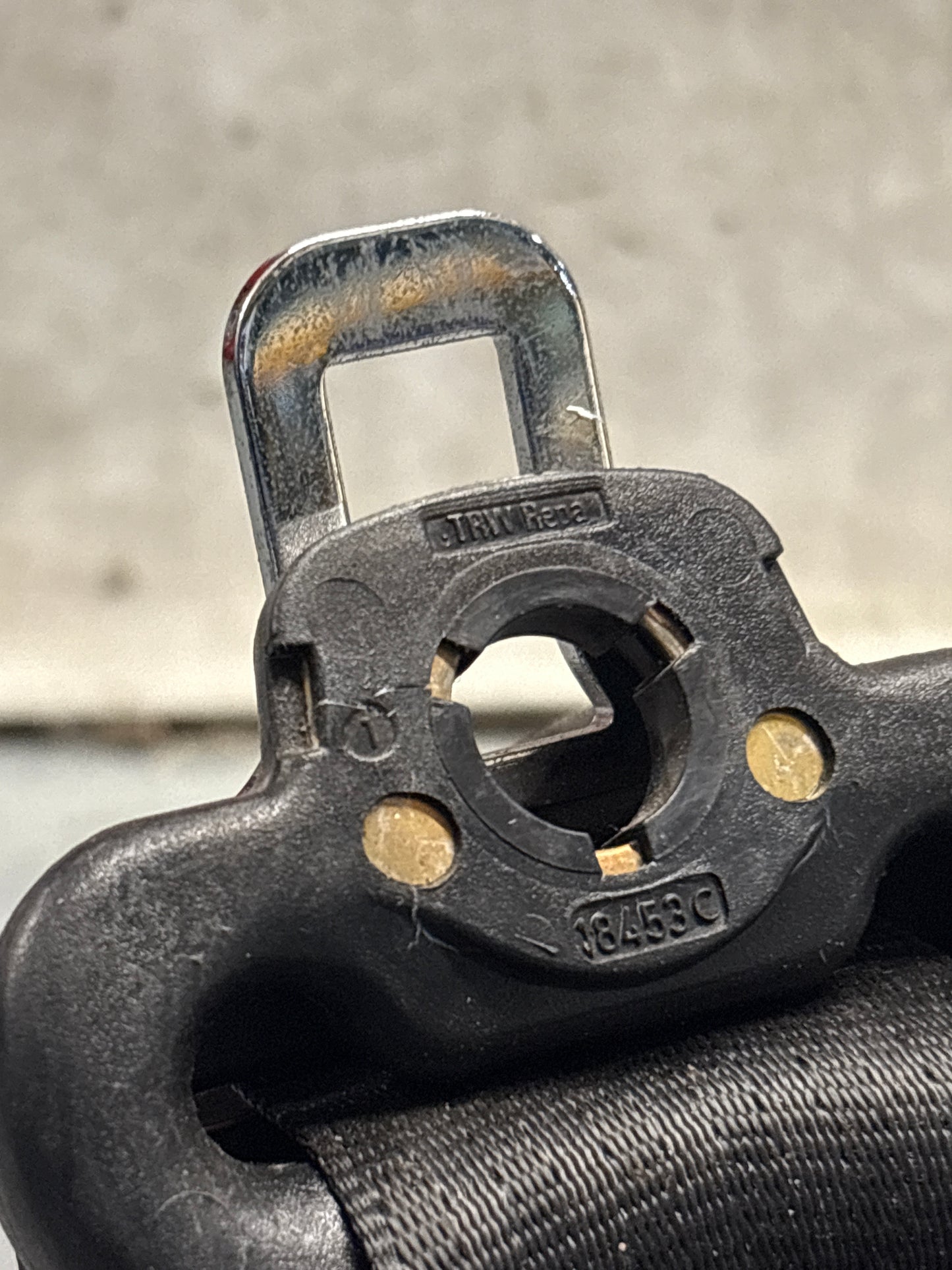 Porsche 944 968 right rear seat belt, 94480302202, used