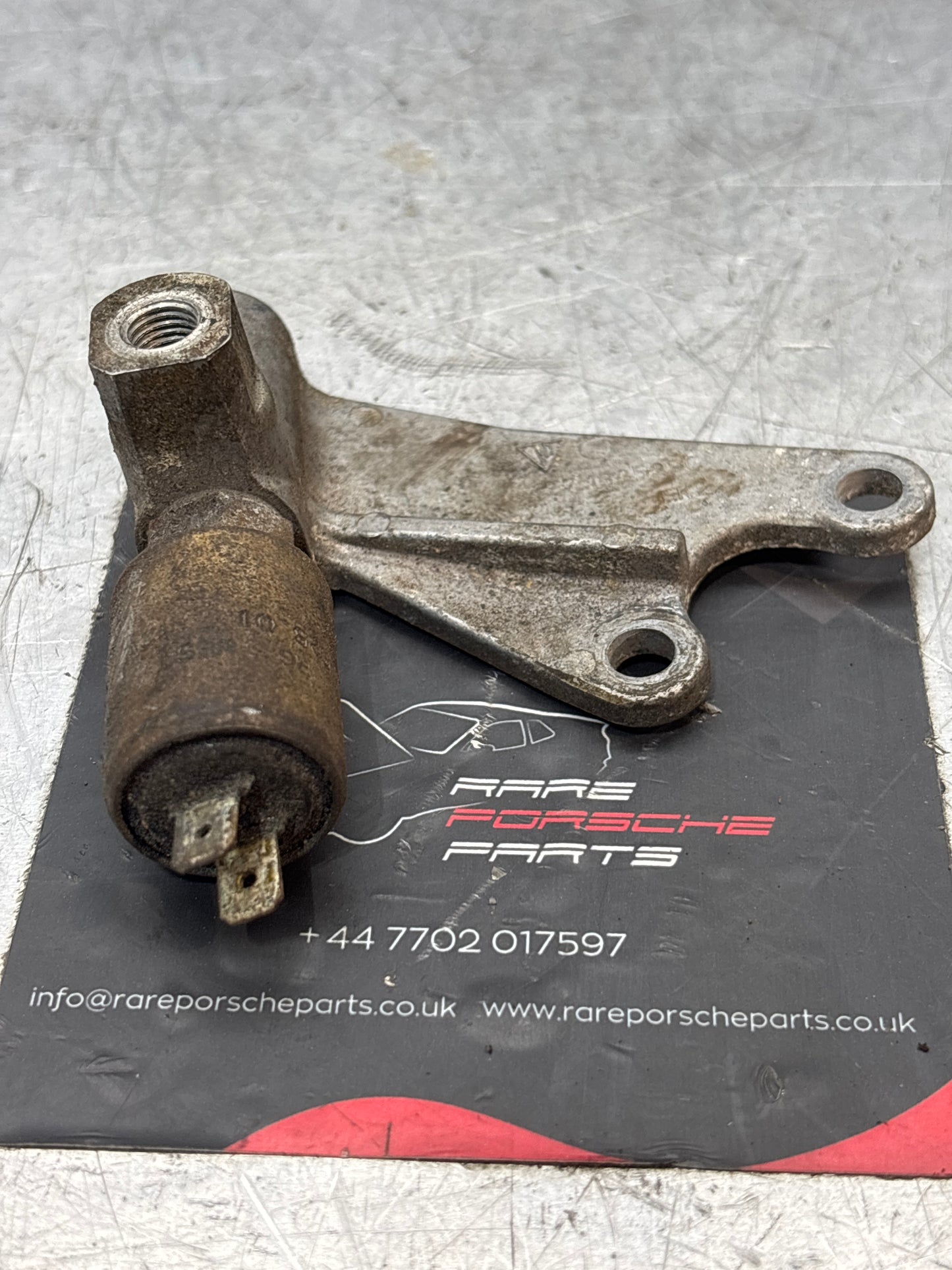 Porsche 924 Magnetventil mit Halterung (gebraucht) 477 133 529 C / 477133529C