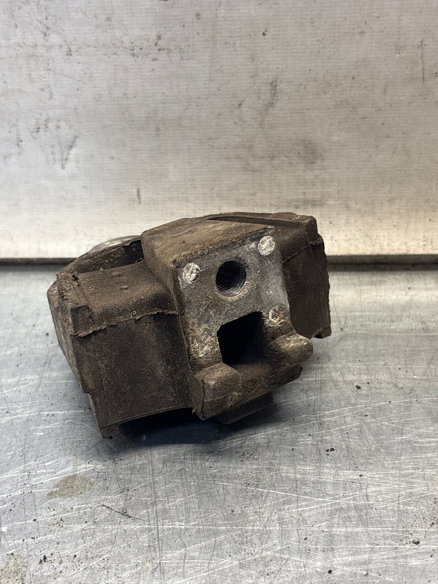 Porsche 928 transmission mount, used 92837504514