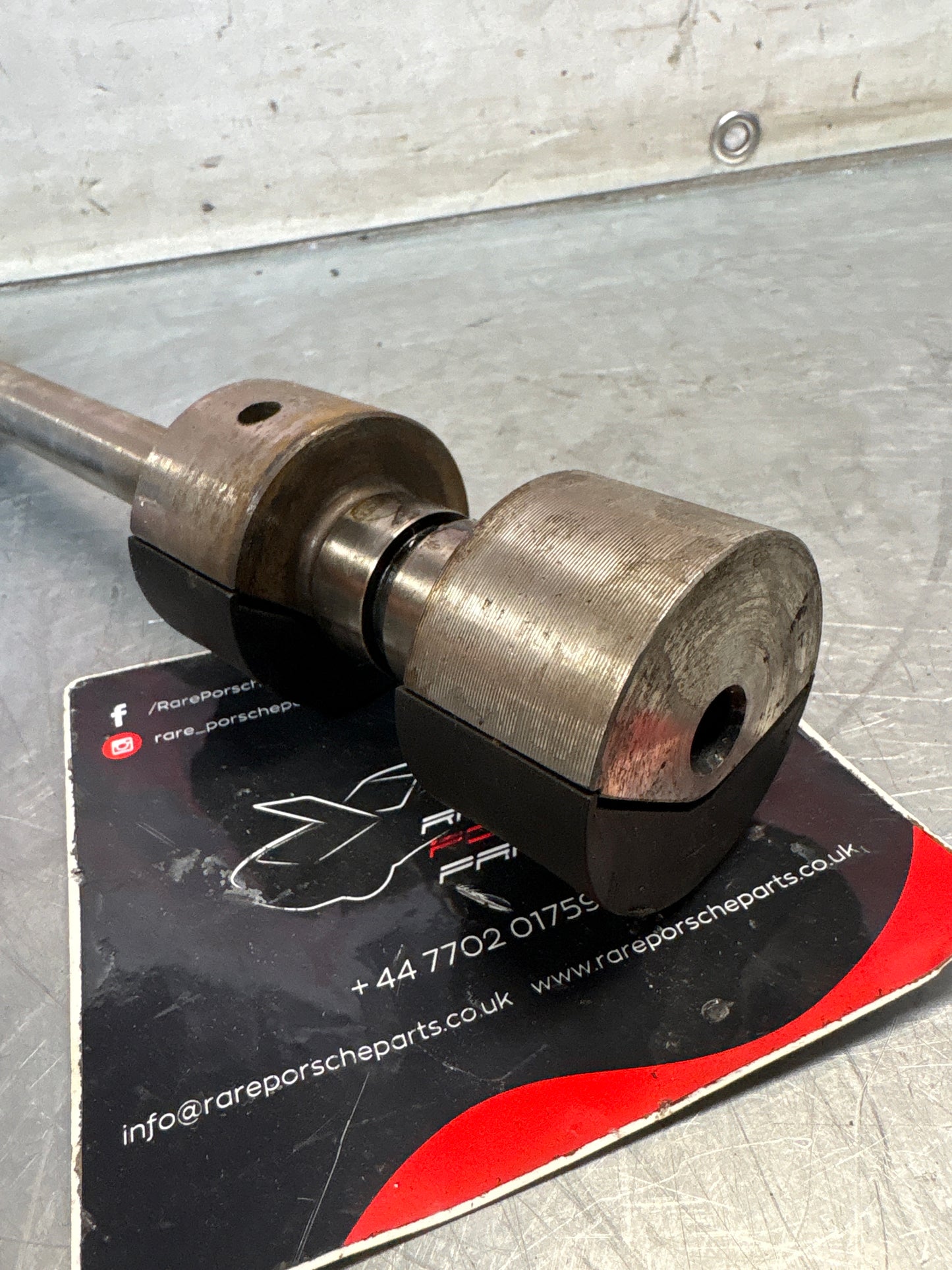 Porsche 944 balance shaft, used 94410220107 / 94410292300 / 94410202301