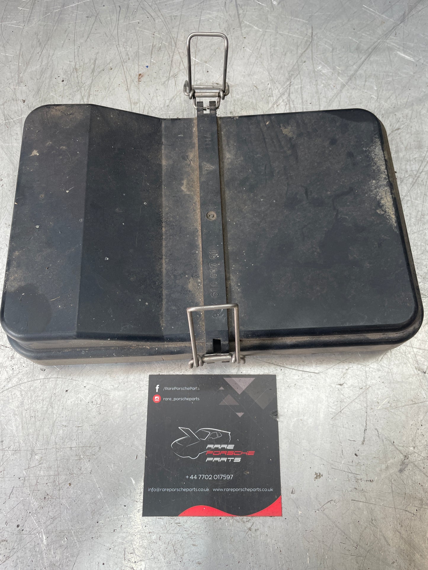 Porsche 944 Fuse box lid / Fuse board lid / cover 94461013105, 94461001701