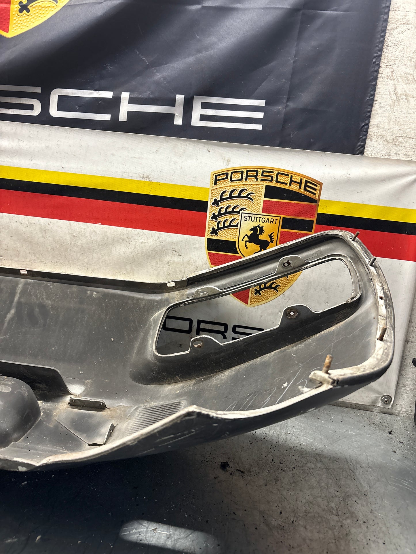 Porsche 928 rear bumper, used 92850502303 / 474181