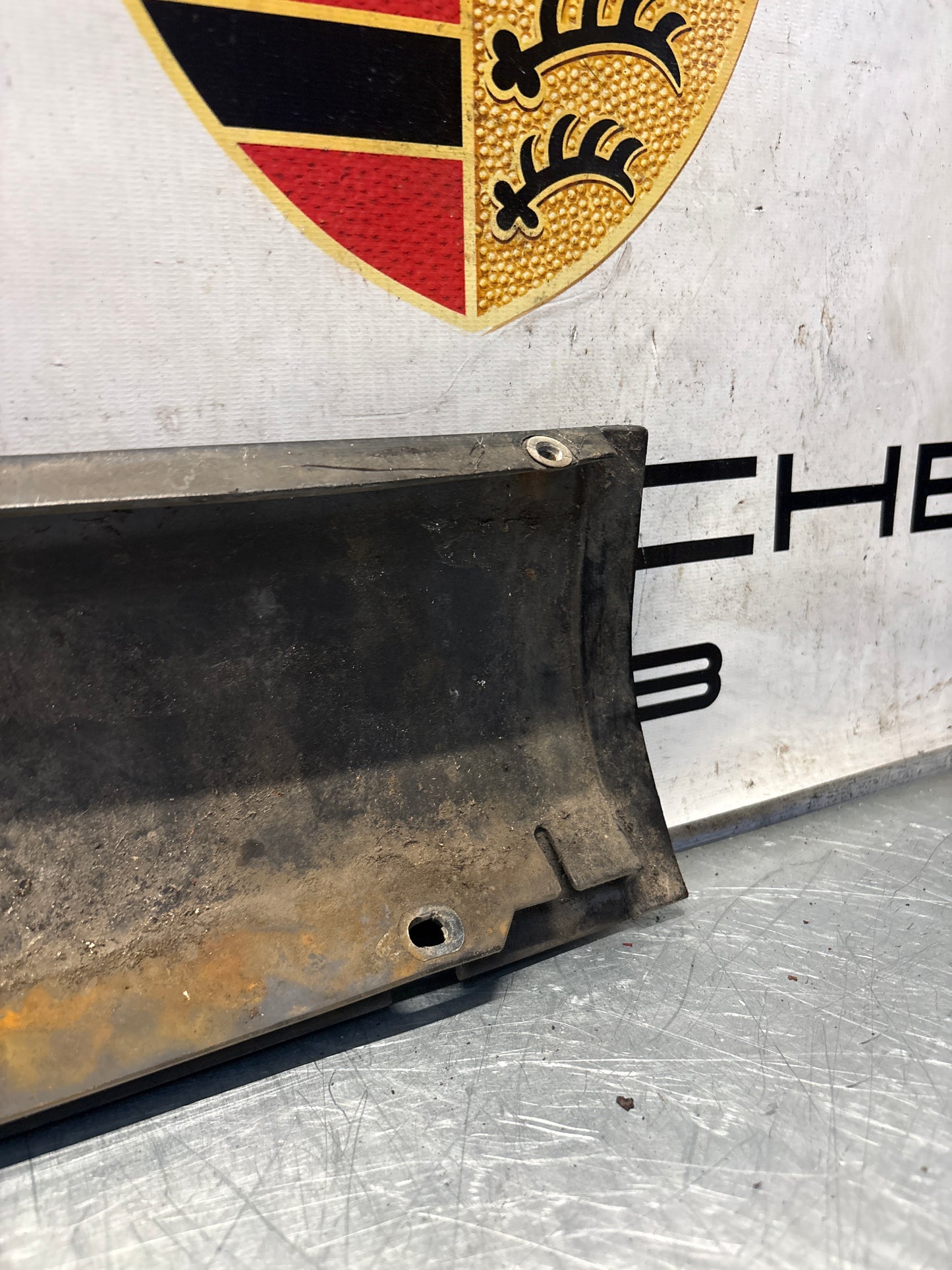 Porsche 928 S4 left sill cover, used 92855908502
