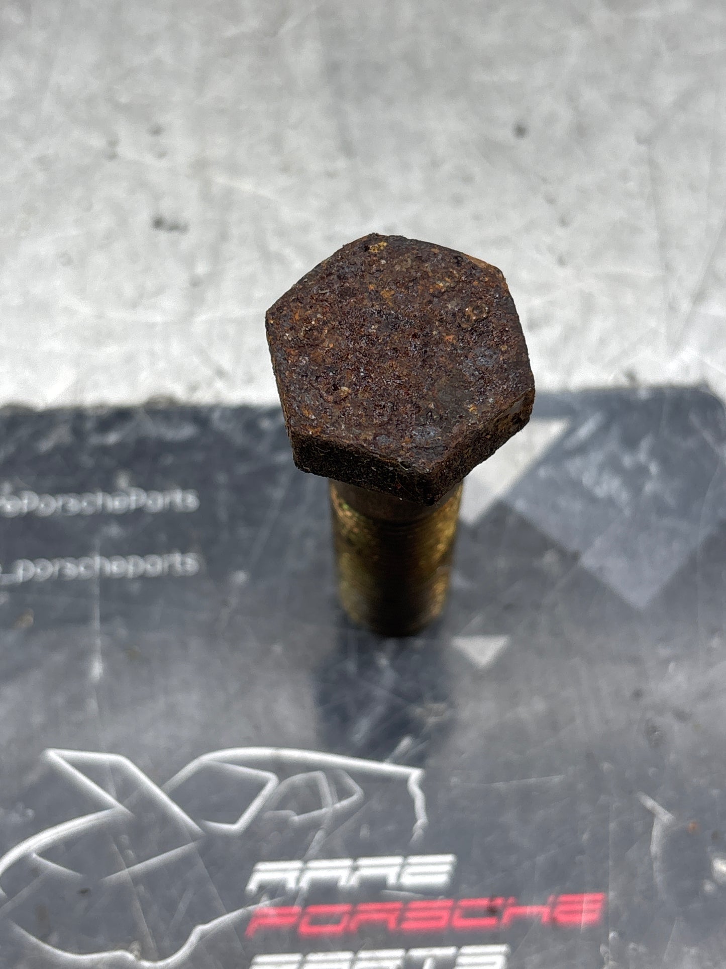 Porsche 924 944 928 Crank pulley bolt 90008208501, used