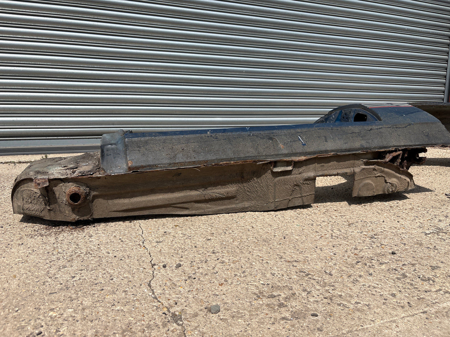 Porsche 924 1983 left side cut, rear fender with sill