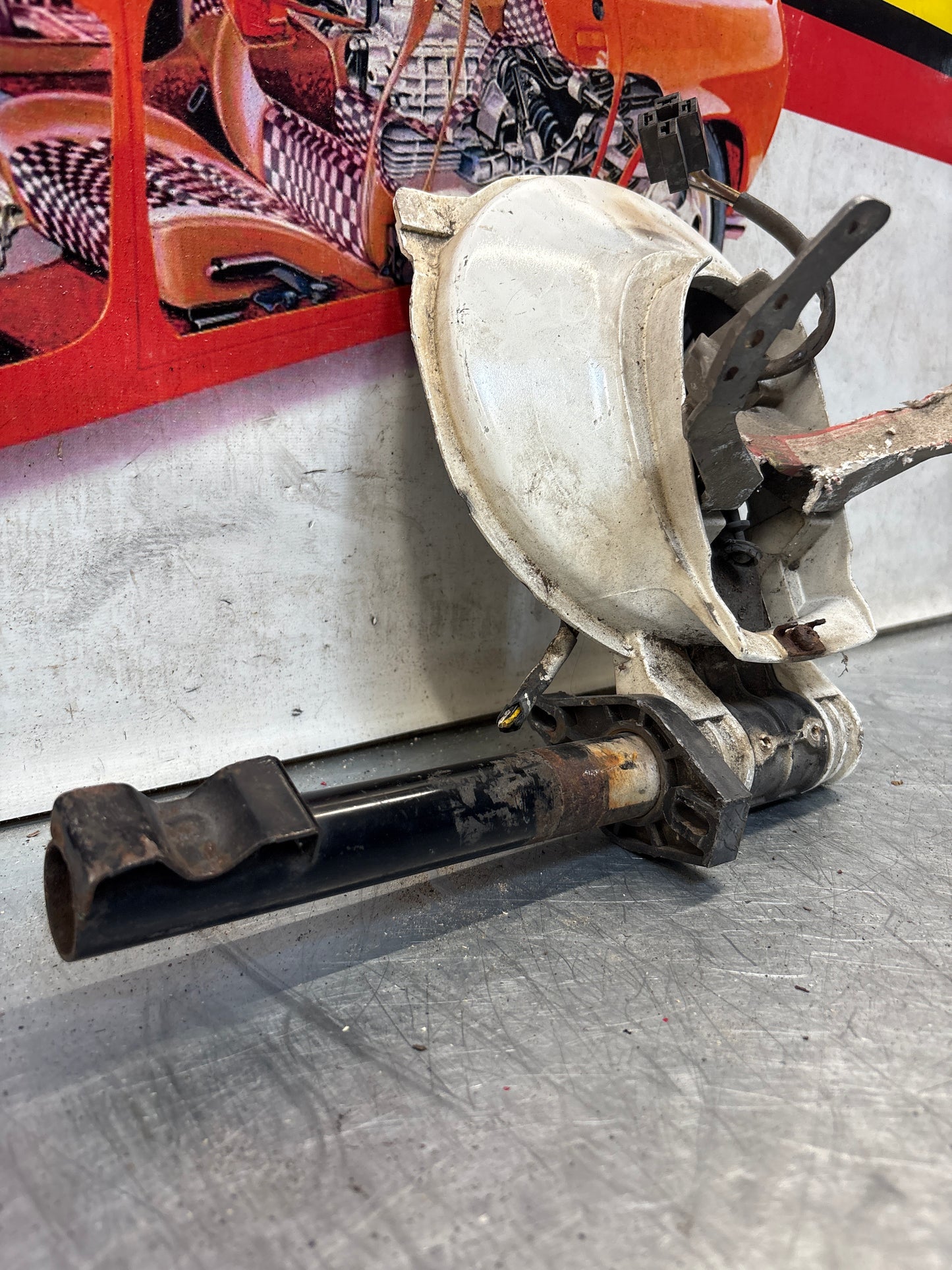 Porsche 928 right headlight swivel frame 92875024902 92875024302 used