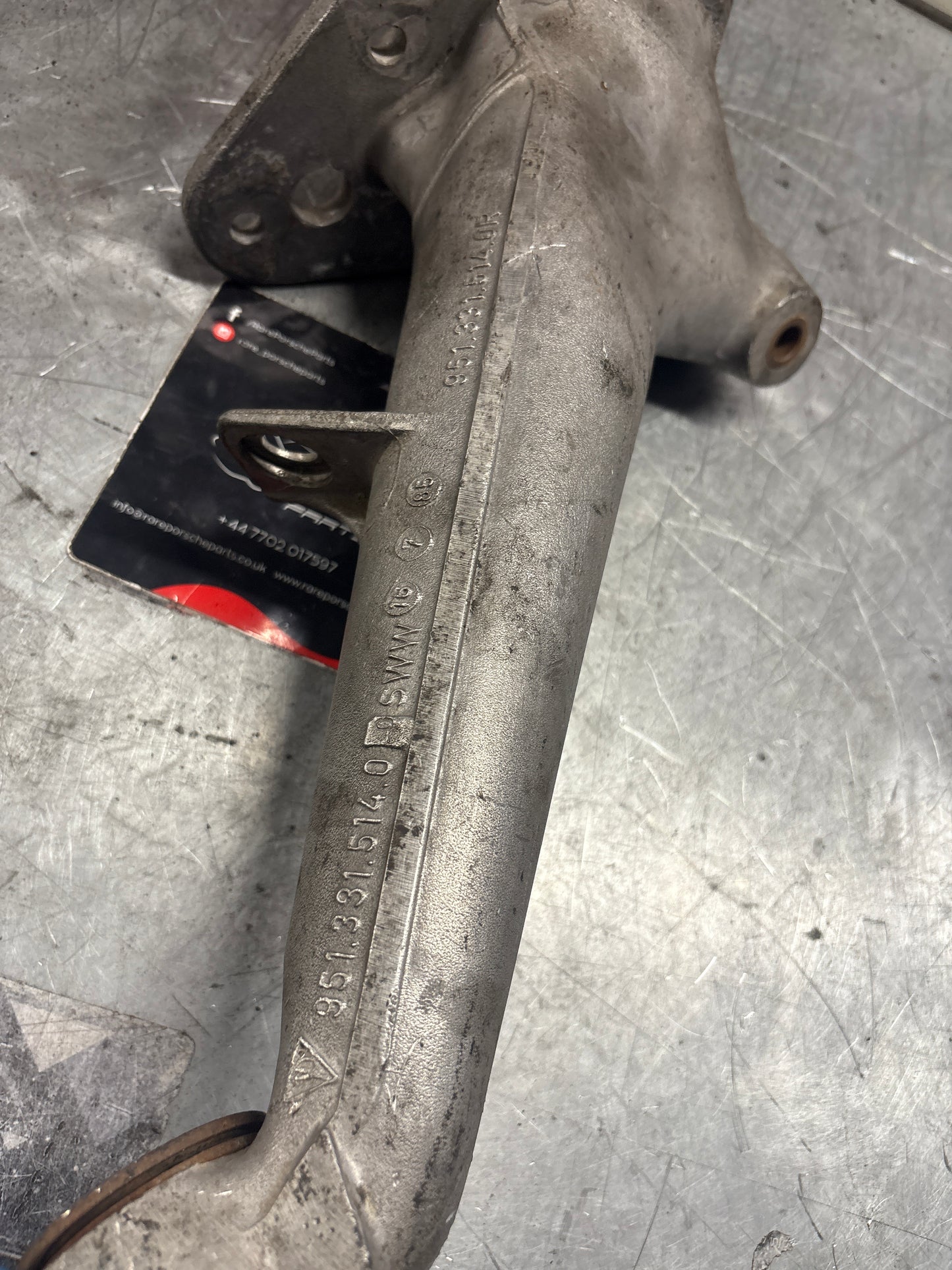 Porsche 944 alloy rear right trailing arm, used 95133151400 / 9513315144R used, with hubs