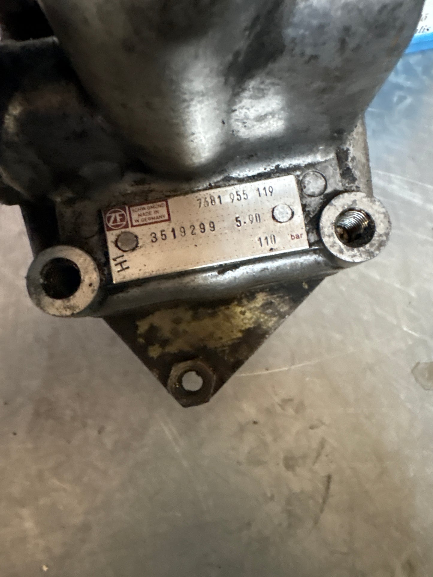 Porsche 944S steering pump, used 7681955119