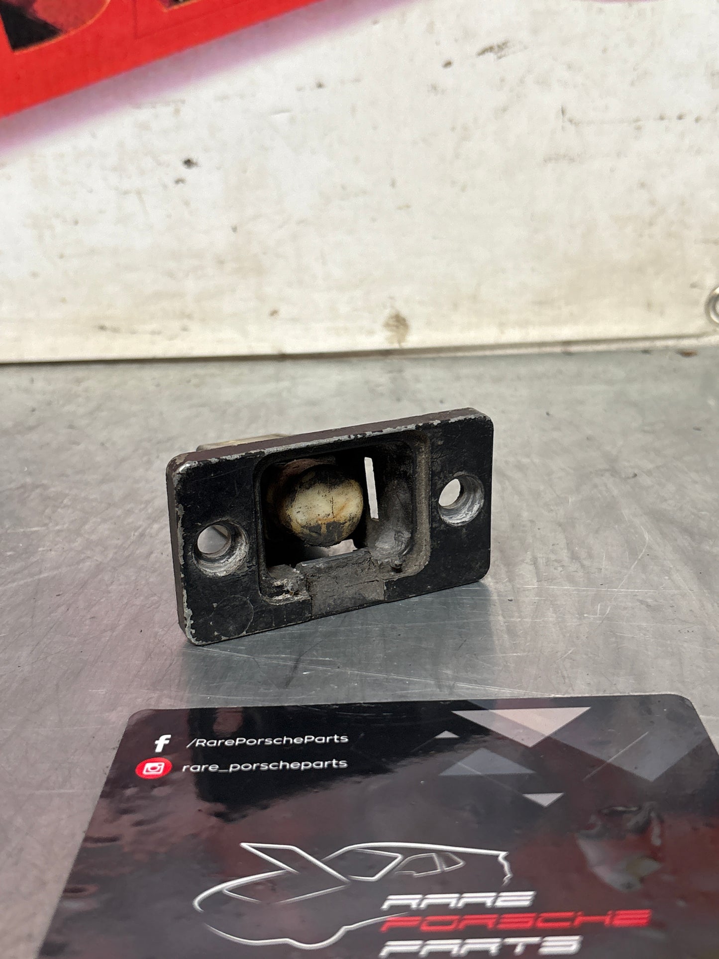 Ricevitore della serratura del bagagliaio posteriore Porsche 928, 92851205503