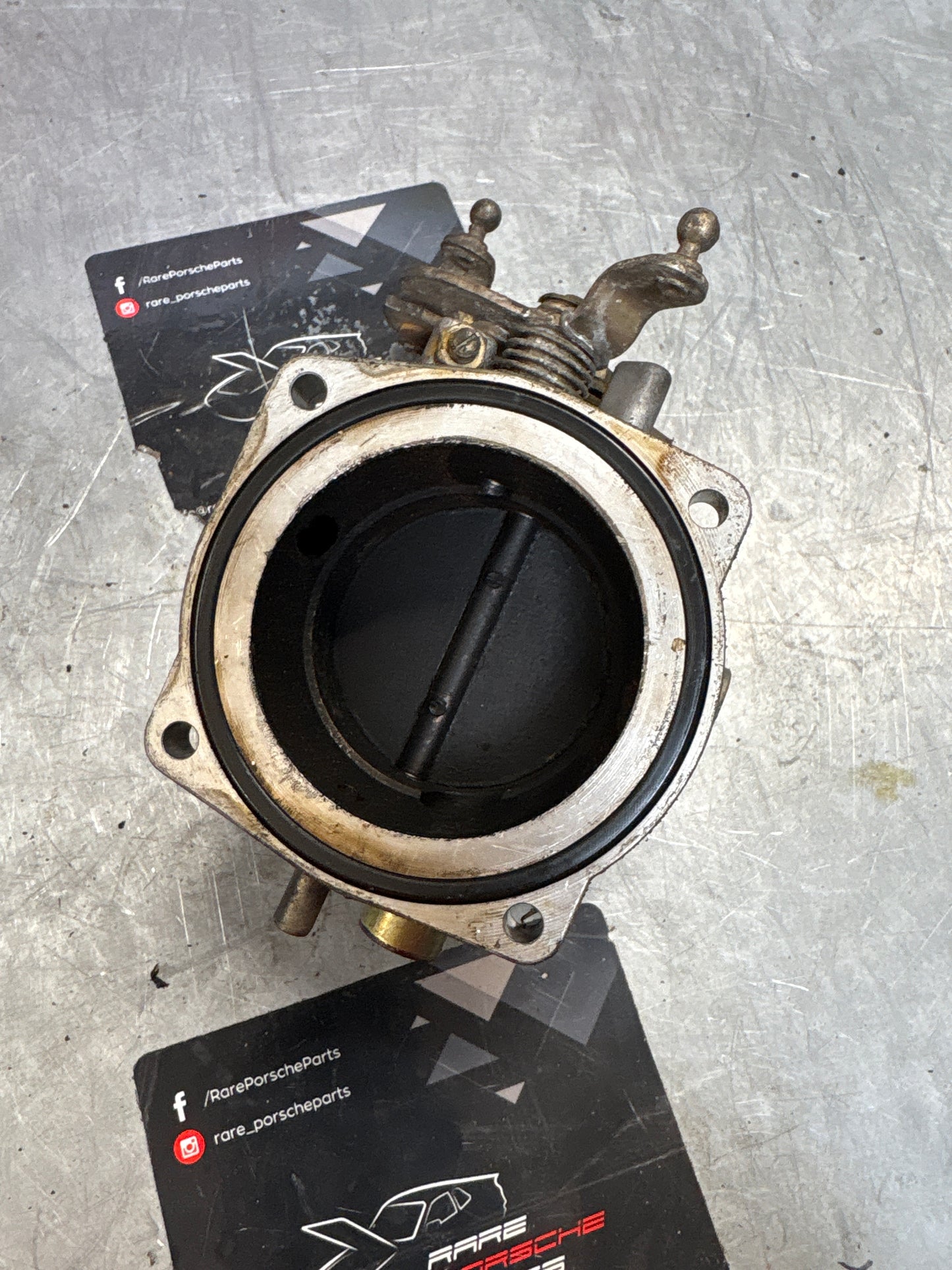 Porsche 928 4.7 Throttle Body Butterfly Valve, used