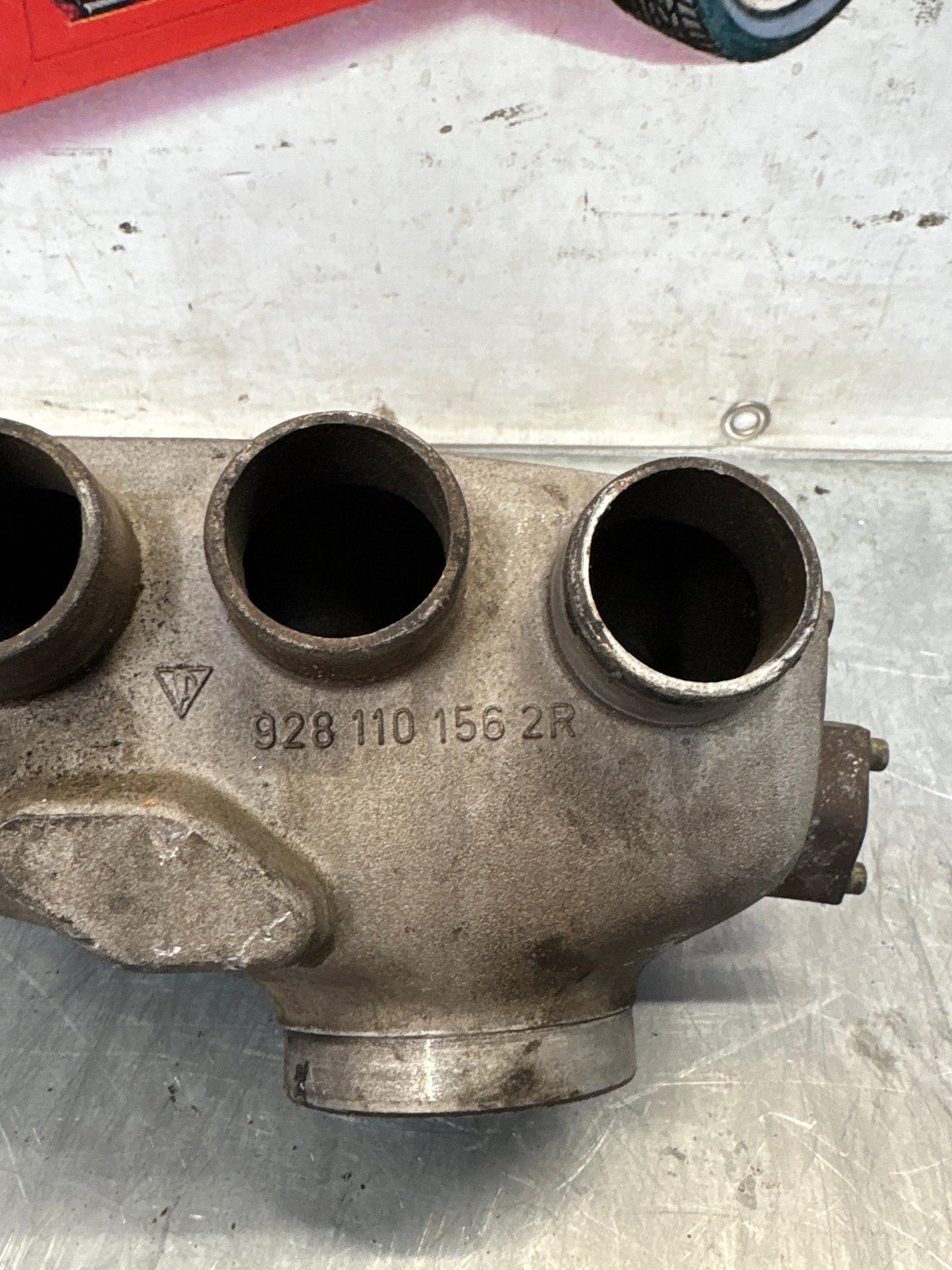 Porsche 928 Used plenum chamber 9281101562R