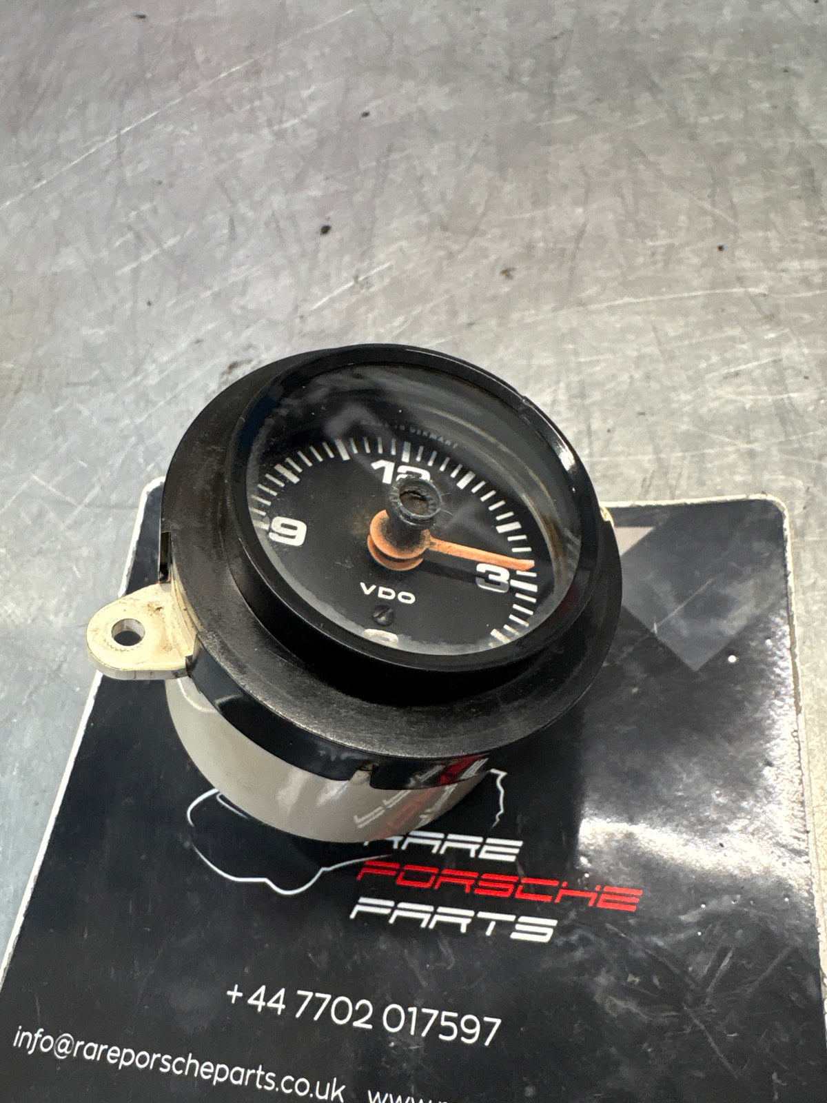 Porsche 928 Dash Center analog clock, used 92864170100