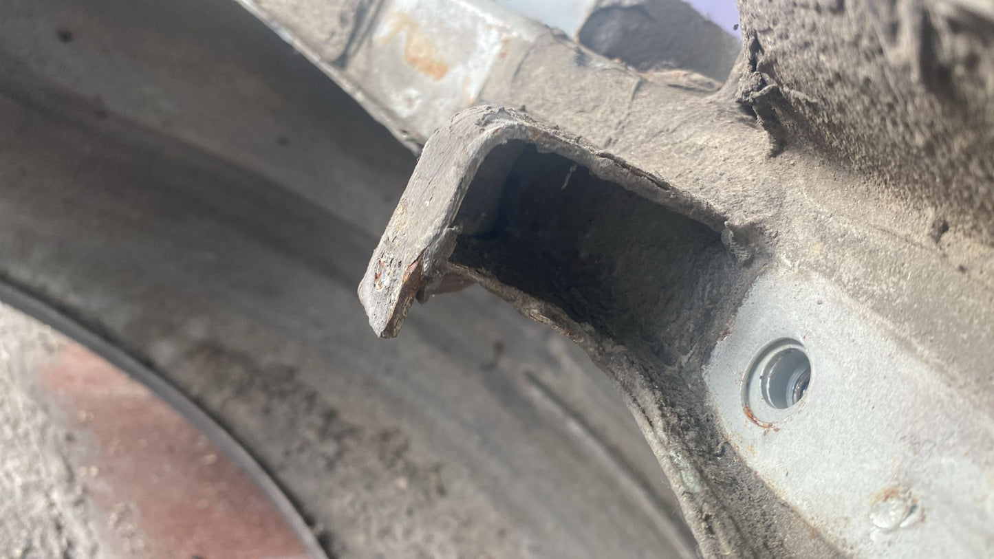 Porsche 944 left side cut, rear fender with sill 94450390303, 94450361102