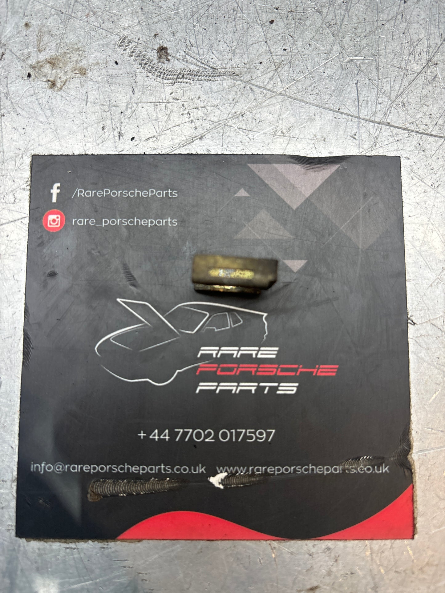 Porsche 924S 944 928 Injector holder clip 930110388 used.