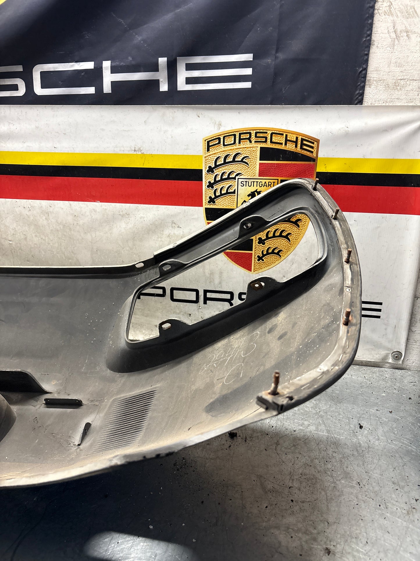 Porsche 928 rear bumper, used 92850502303 / 474181