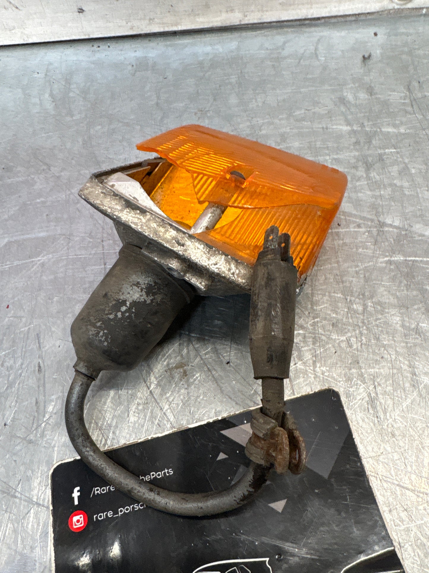 Porsche 928 pre facelift indicator lamp, left, used, for spares or repair, broken lense 0311315001 / 92863142101