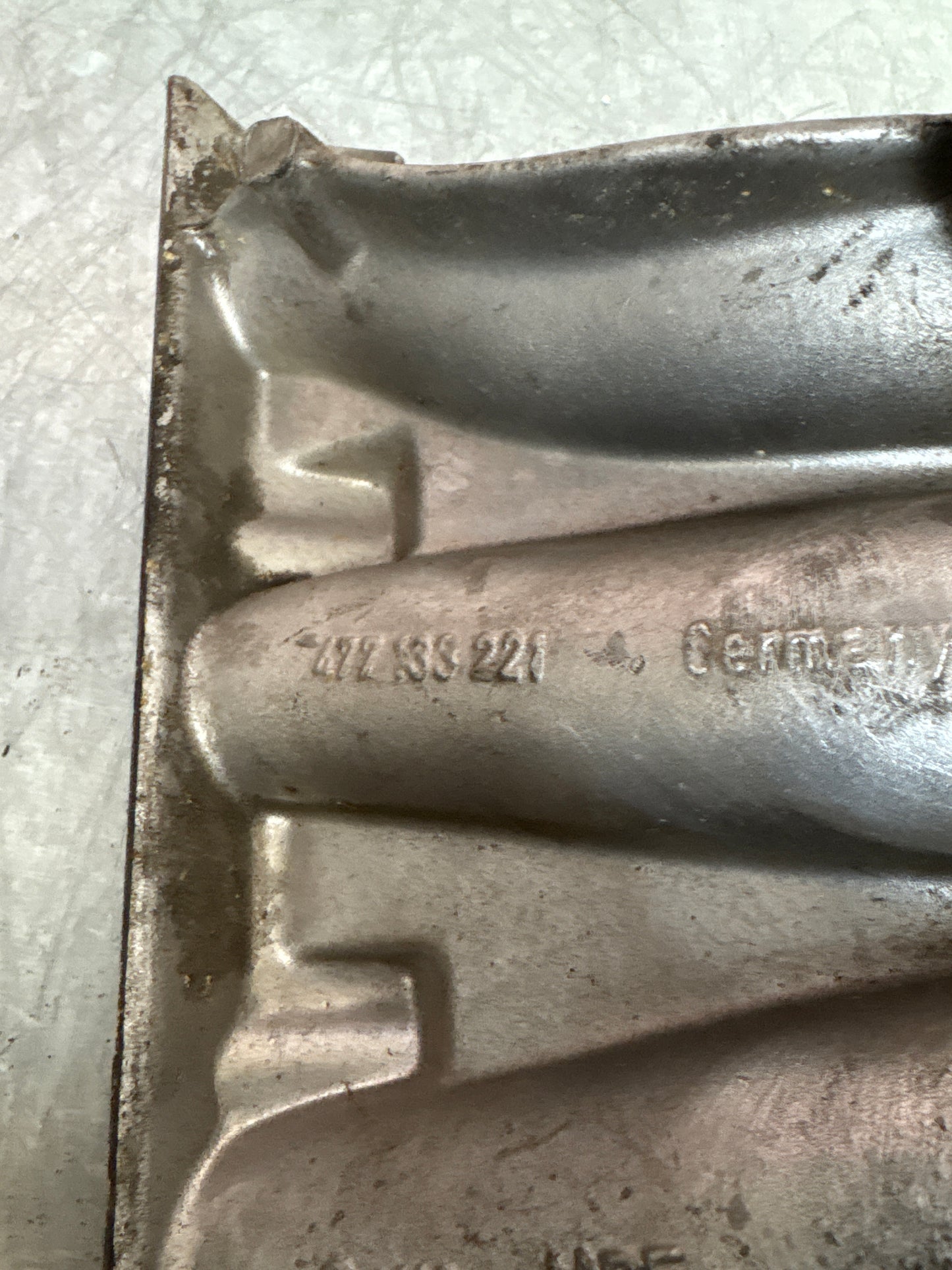 Porsche 924 2.0 N/A Porsche scripted, used Intake manifold 477133221 used