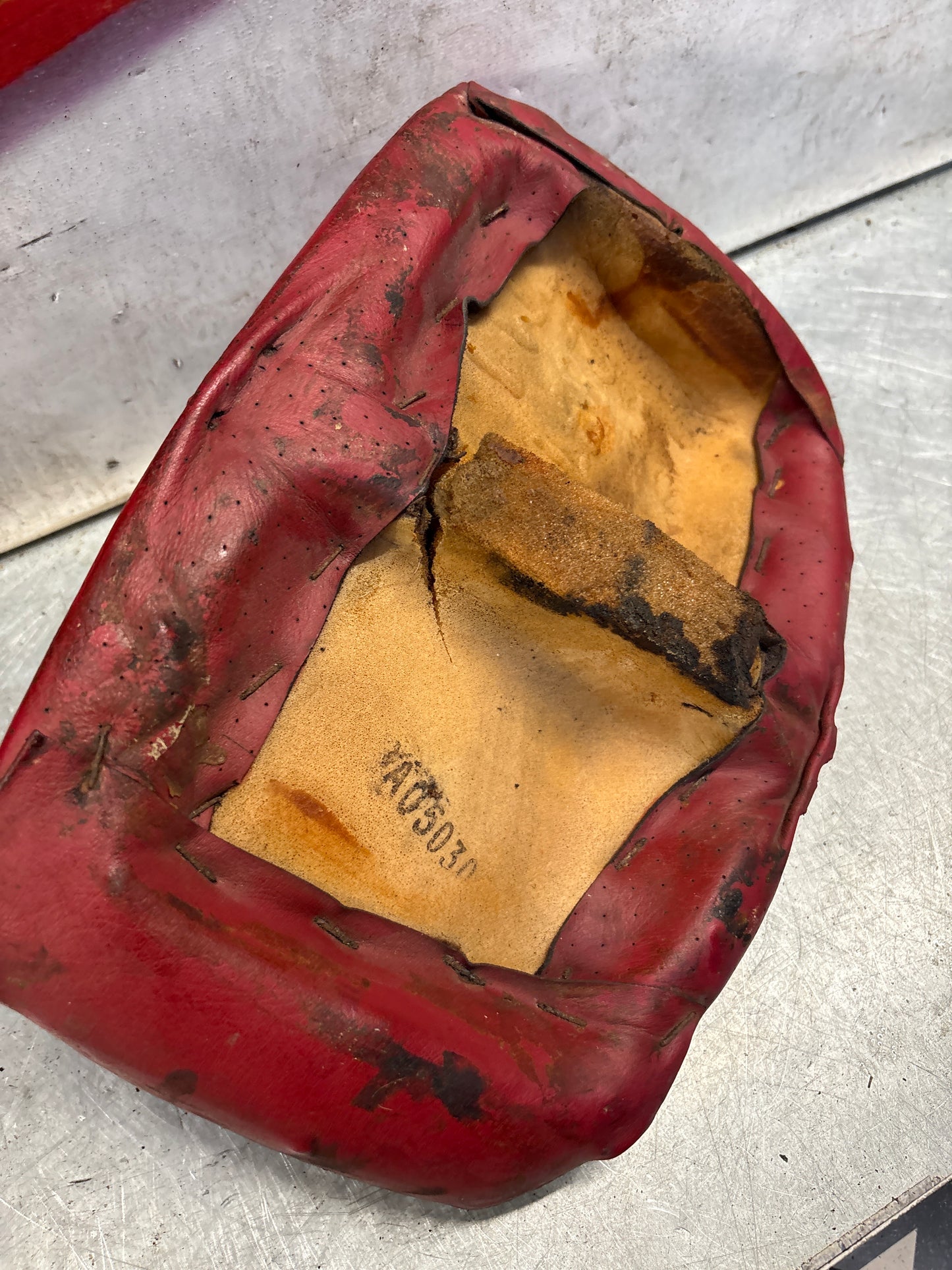 Porsche 928 rear right seat centre cushion, leather, can-can red, used 92852208851