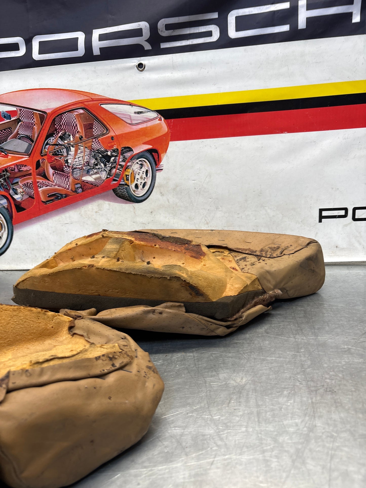 Porsche 928 rear left seat and center + upper cushion, used, beige leather 92852205951 / 92852208751 / 92852204550