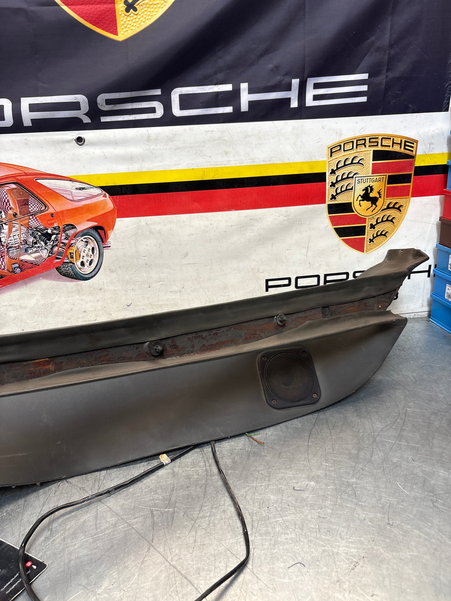 Porsche 928 left side lower side trim panel, grey used 92855502157