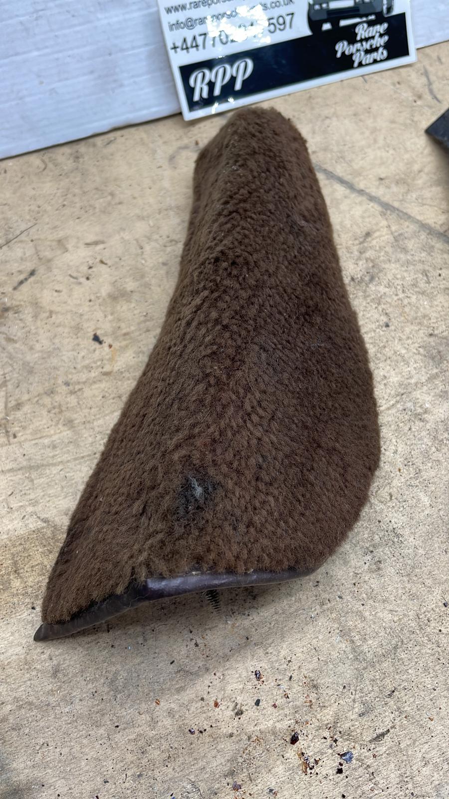 Porsche 924S 944 Pezzo di moquette poggiapiedi marrone, usato