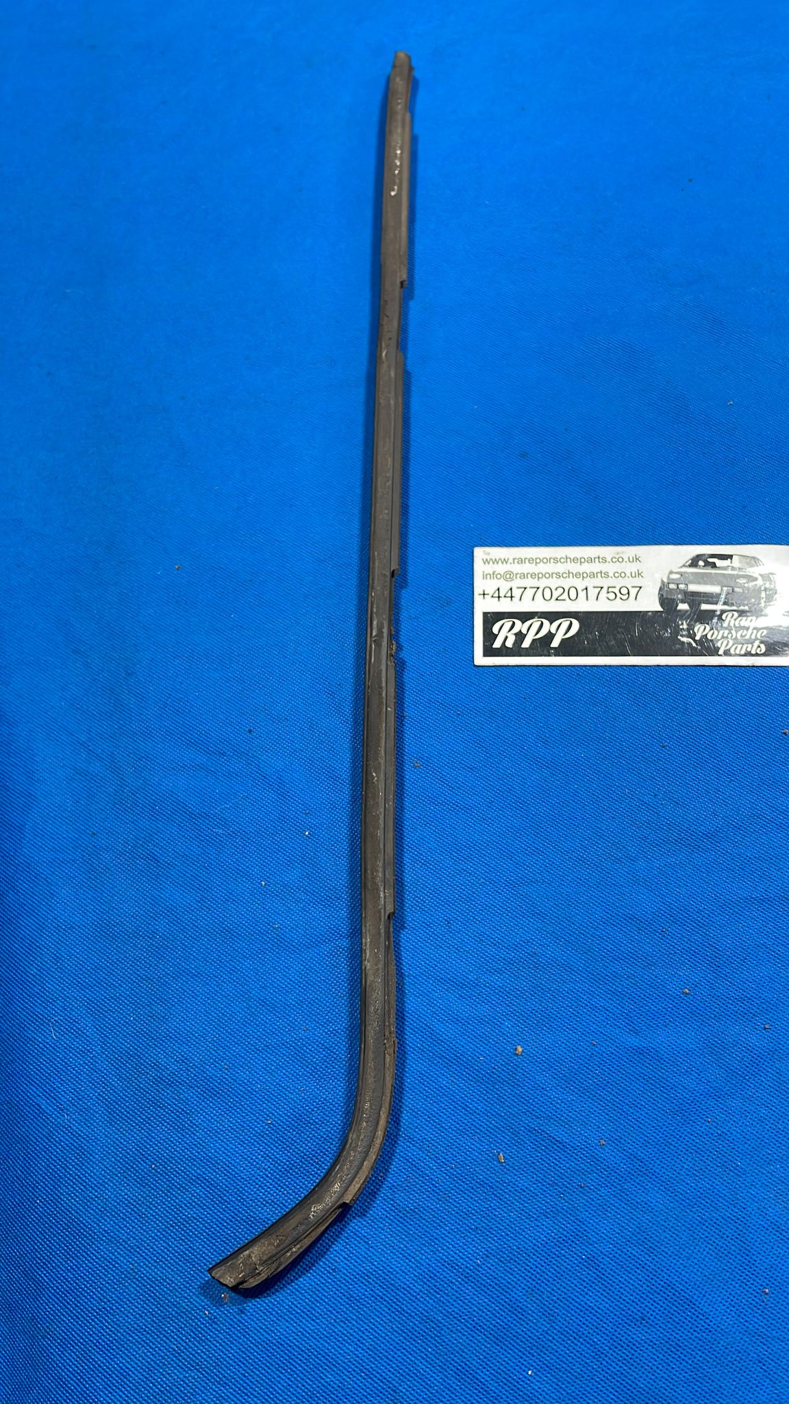Porsche 924 944 Front windscreen Moulding Seal 9445590270, left side, used