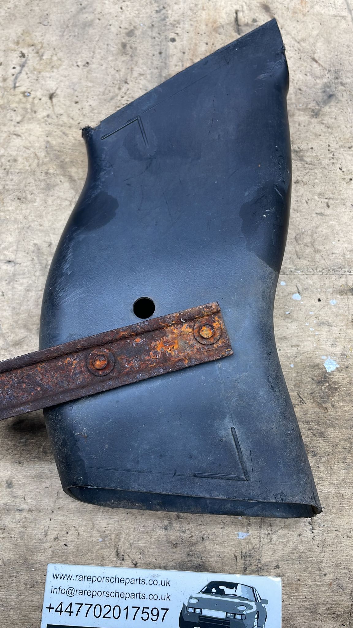 Porsche 944 Turbo / S2 front right air duct 95157536200, used