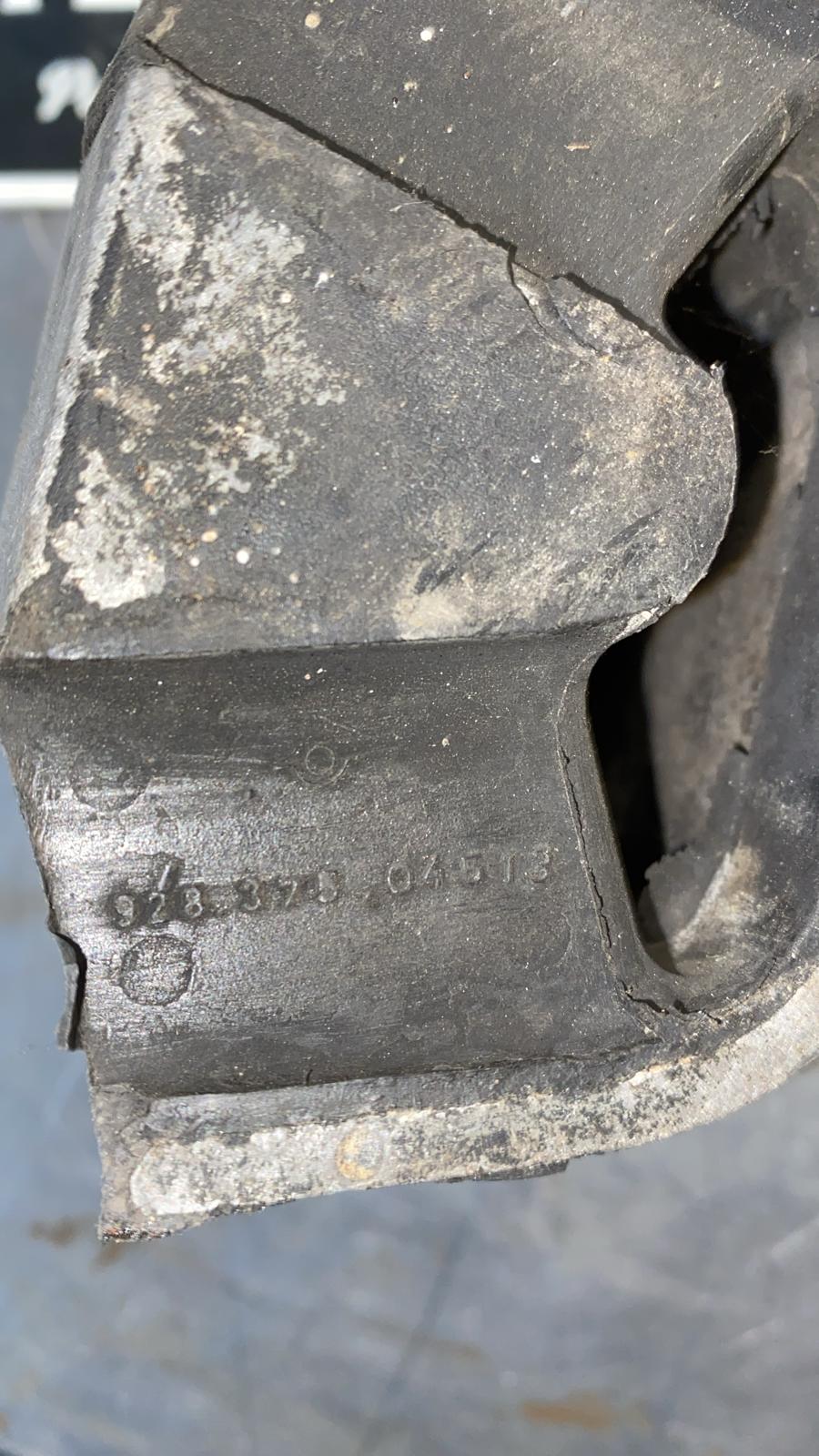 Porsche 928 transmission mounting, used 92837504513