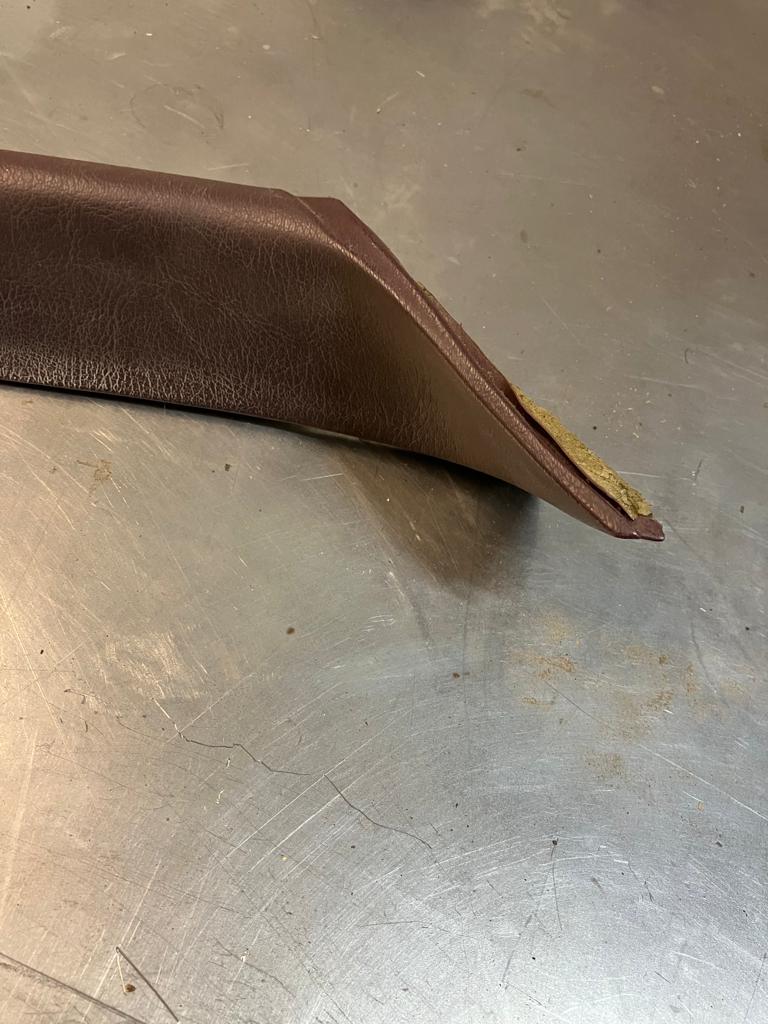 Porsche 928 A pillar trim 92855507302 left, burgundy, used