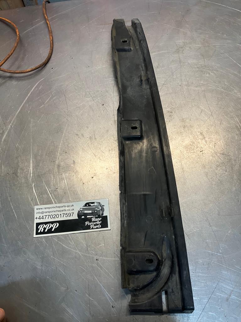 Copertura plastica sottoparafango Porsche 928 92850431802 destra, usata