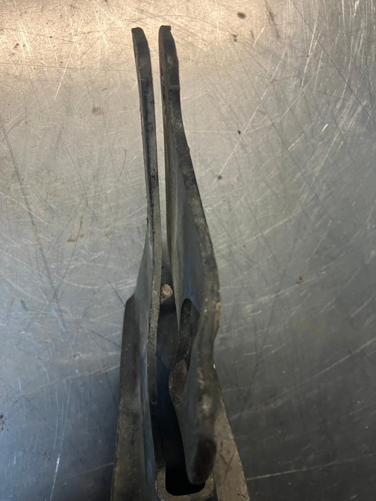 Porsche 928 Schutzbügel Abschleppöse, vorne, gebraucht 92834106402