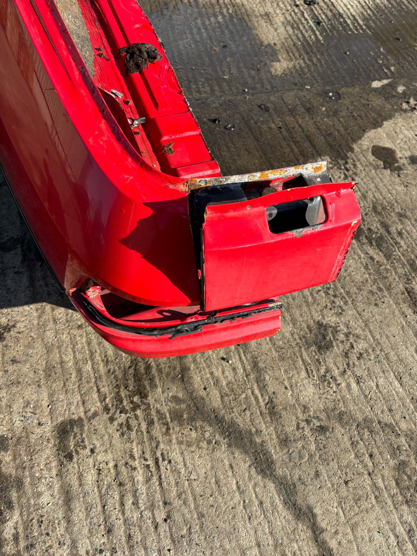 Porsche 924 1983 left side cut, rear fender with sill