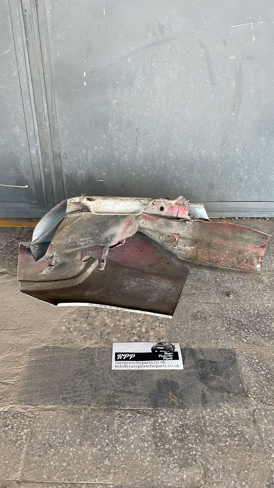 Porsche 928 rear fender cut right side, 92850306212