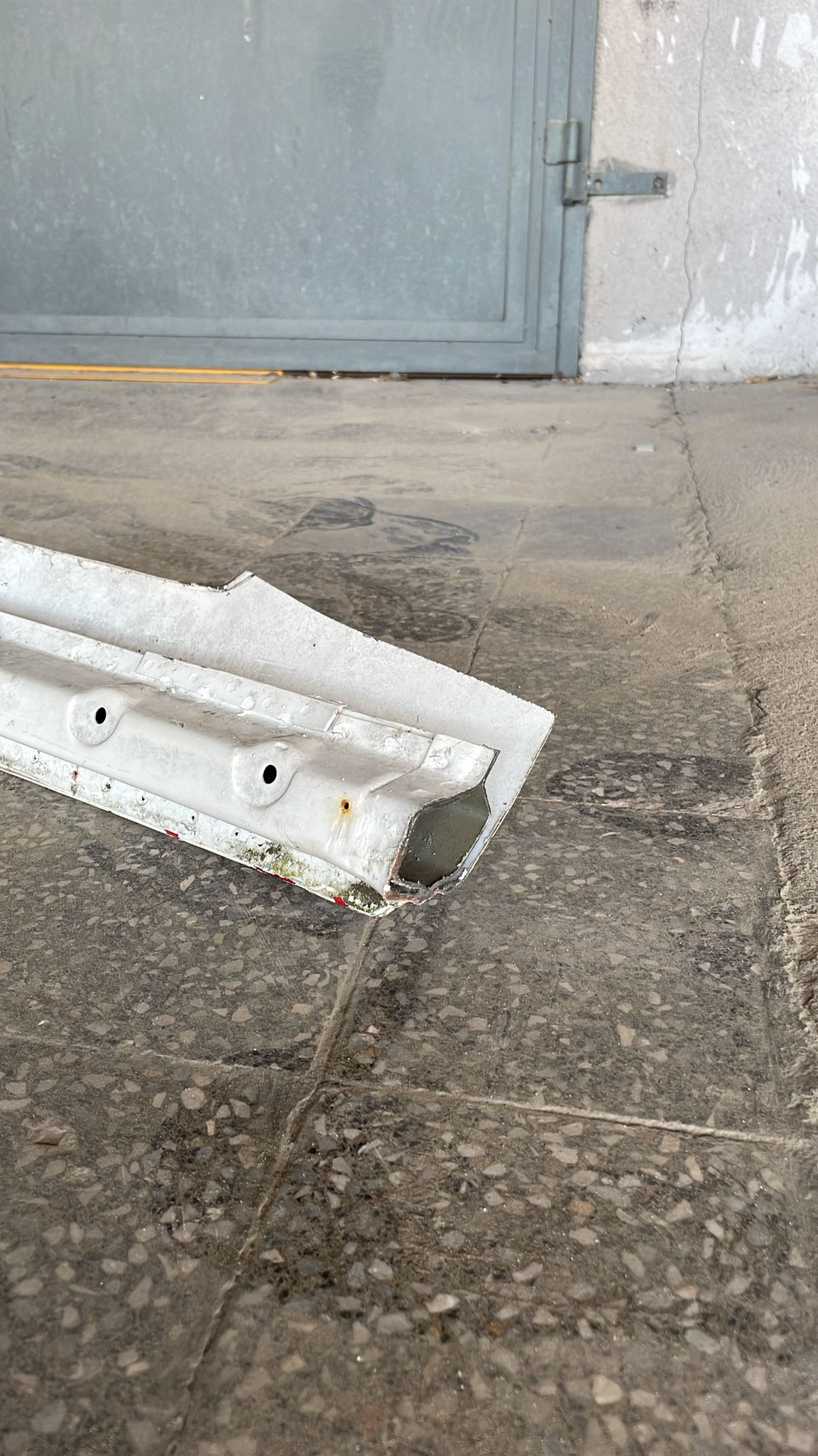 Porsche 928 A pillar cut, roof frame lateral, right 92850230202 / 92850233202