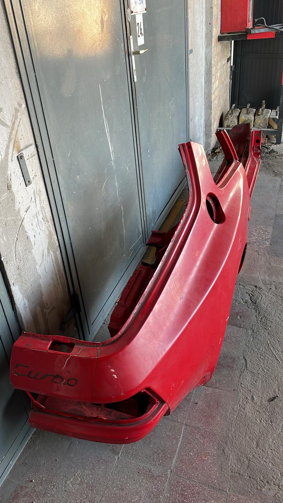 Porsche 944 right side cut, rear fender with sill 94450390403 94450361200