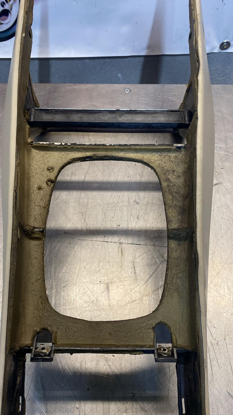 Porsche 944 centre console beige, 94455205100 used