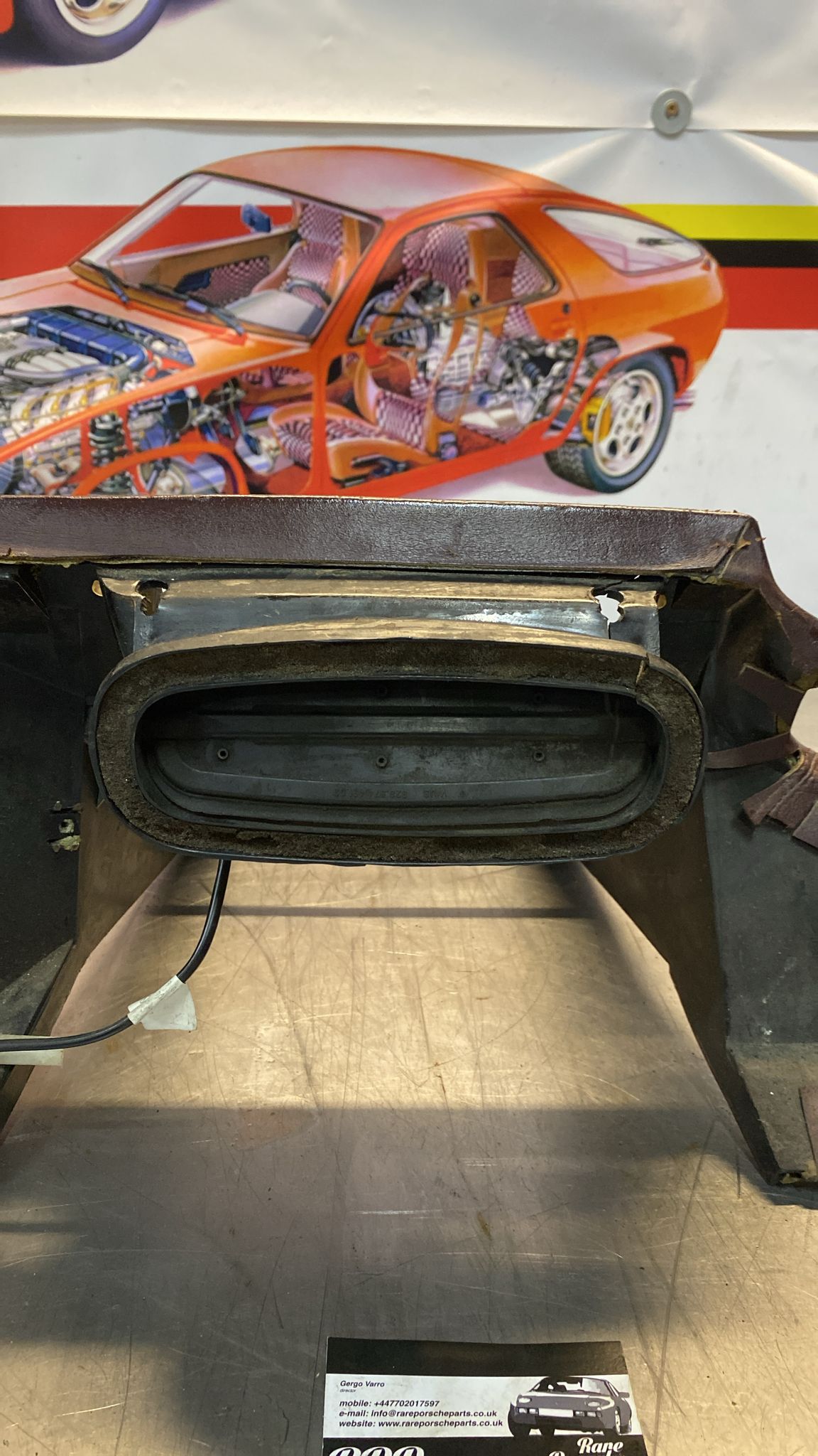 Porsche 928 centre console, burgundy, LHD, 92855204308, used