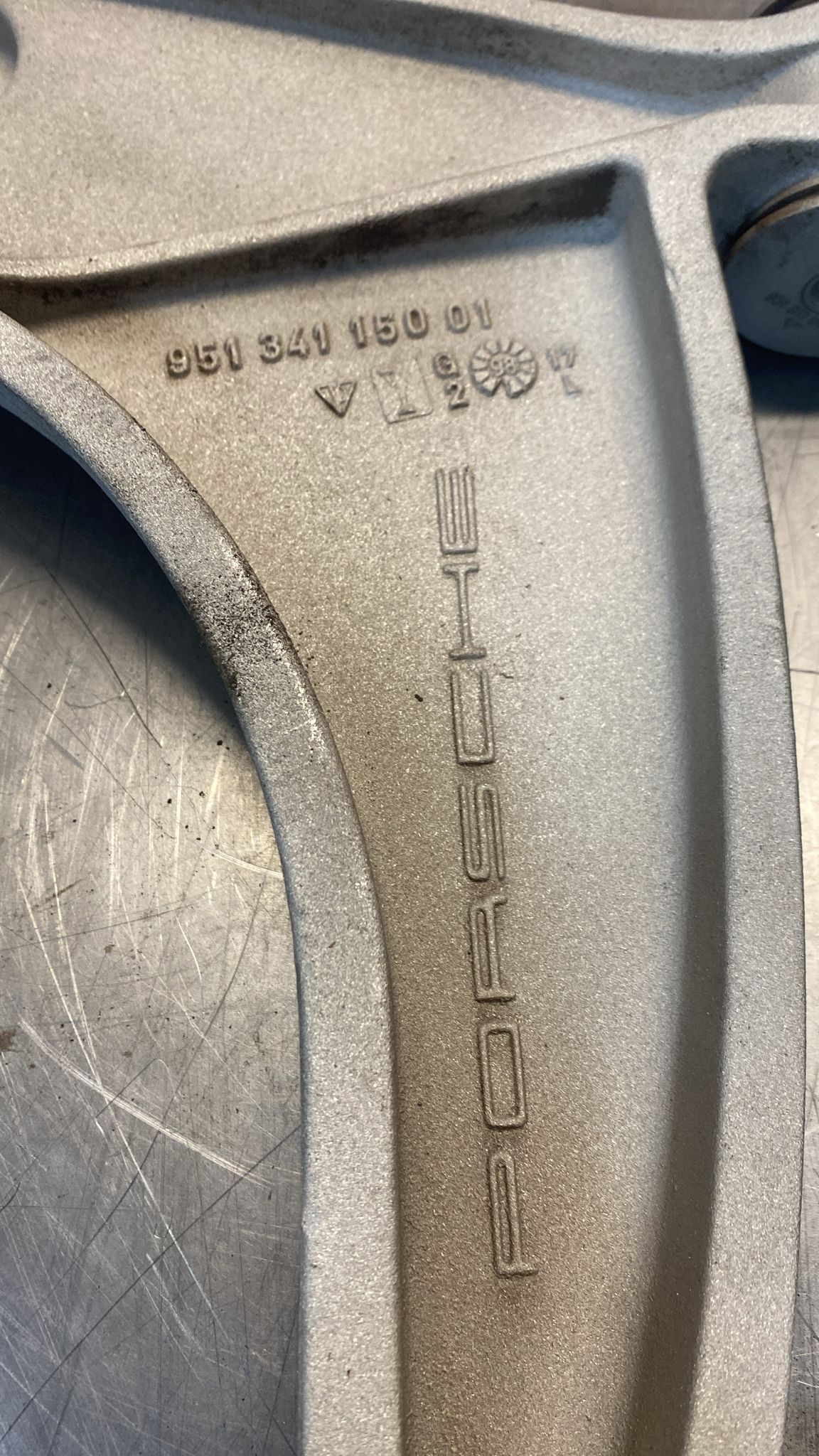 Porsche 944 Control arm Wishbone Lower right, refurbished ball joint 95134115001