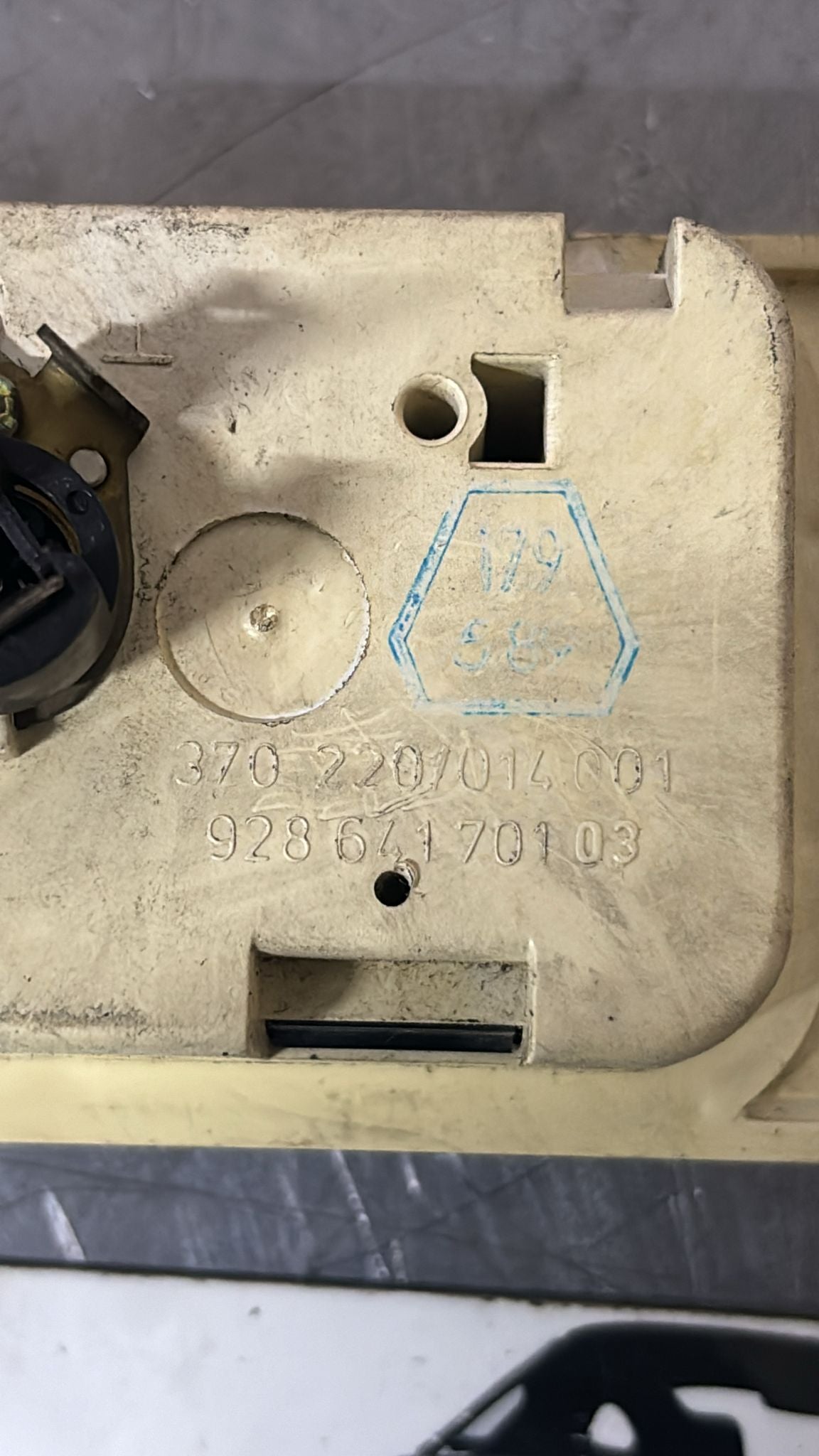 Display for Porsche 928 S / S2 / S3 / S4 / GT / GTS Digital Clock, used 92864170103