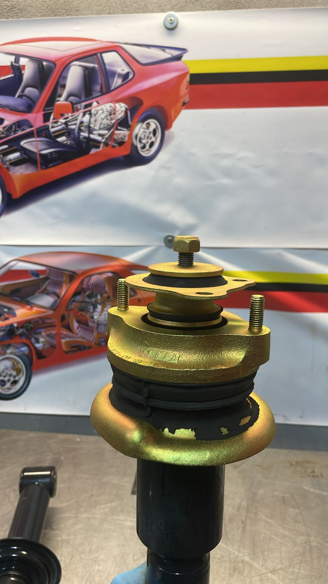 Porsche 928 78-85 pair of front shock absorber with to spring plate, refurbished 92834305504, 92834304708