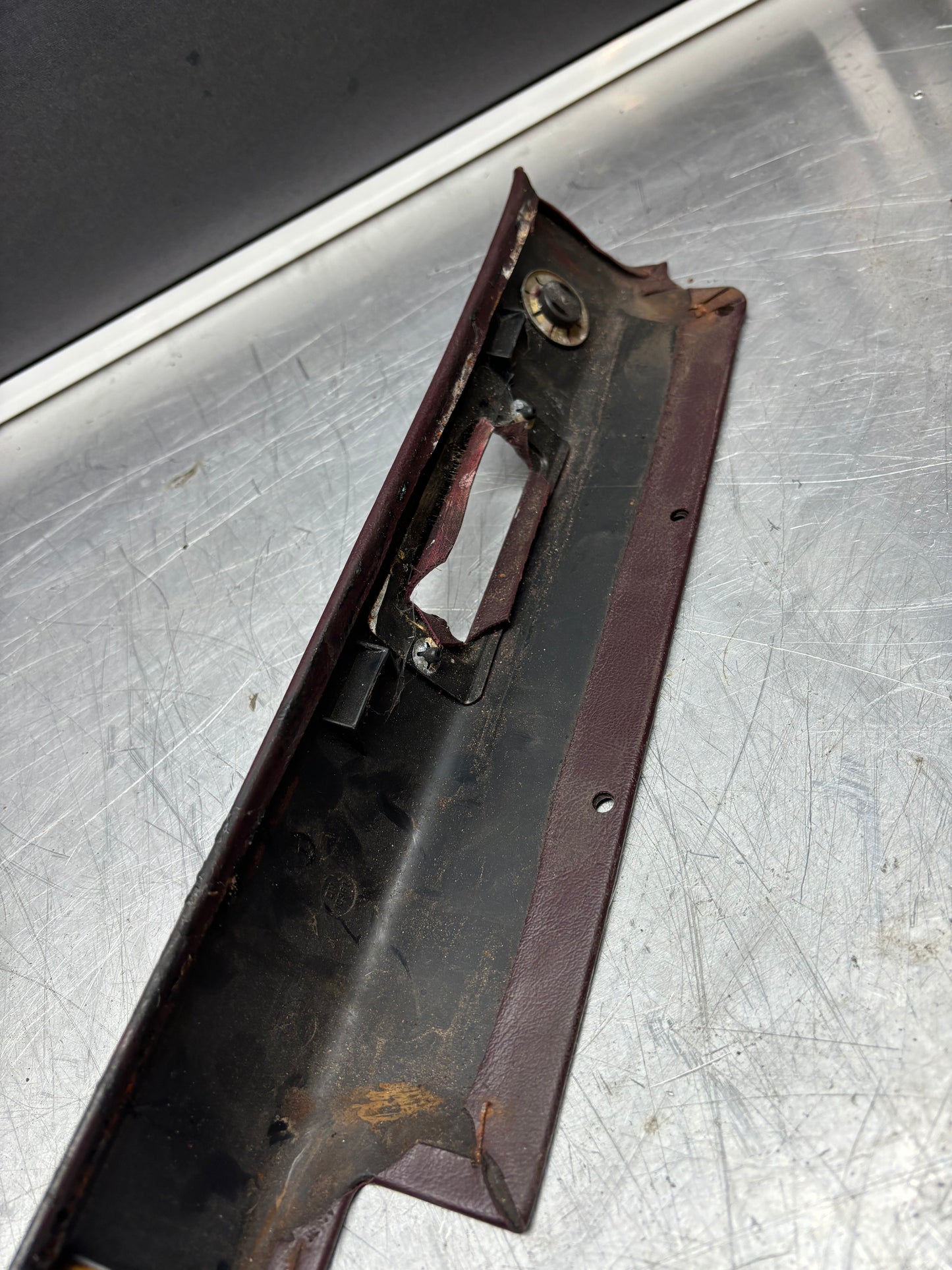 Porsche 928 Burgundy tailgate trim, bottom section, 92855165302 used