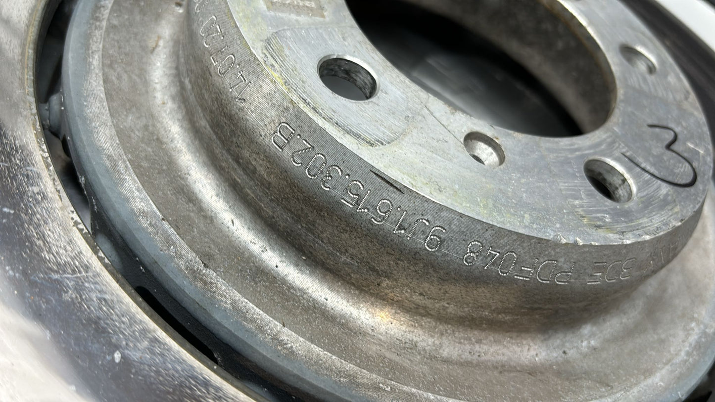 Porsche Taycan Coppia rotore freno a disco anteriore sinistro destro 9J1615301B 9J1615302B, usato